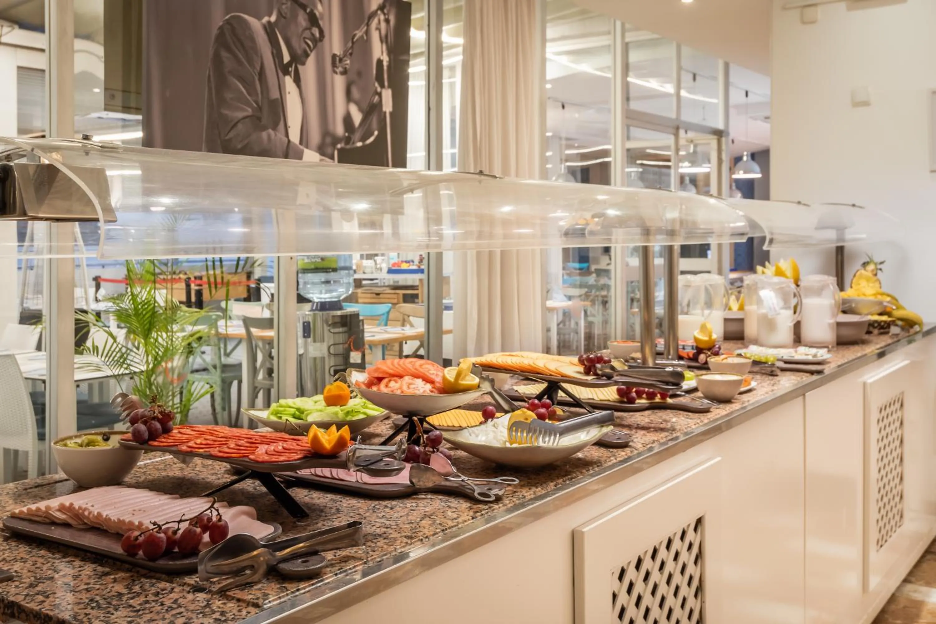 Restaurant/places to eat in Apartamentos Vistasol