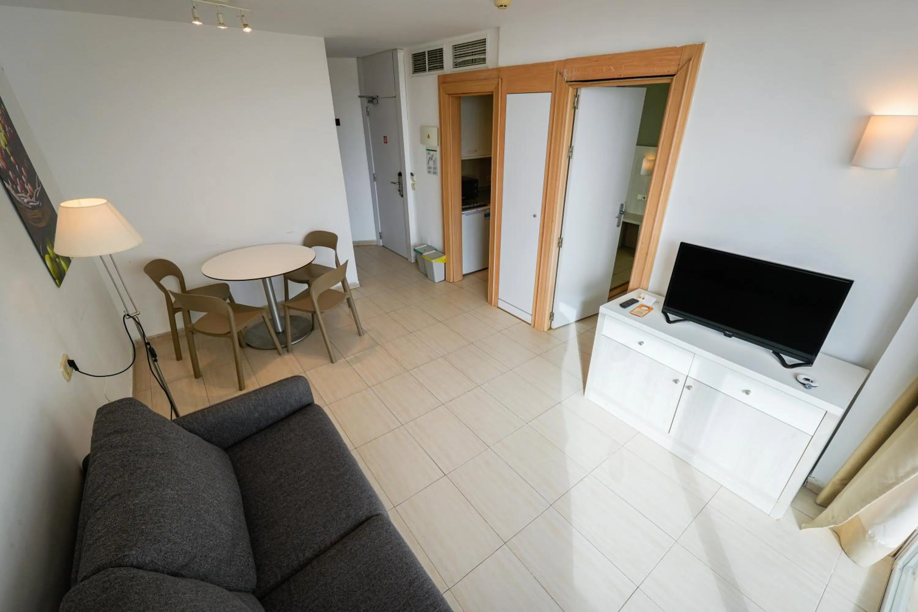 Communal lounge/ TV room in Apartamentos Vistasol