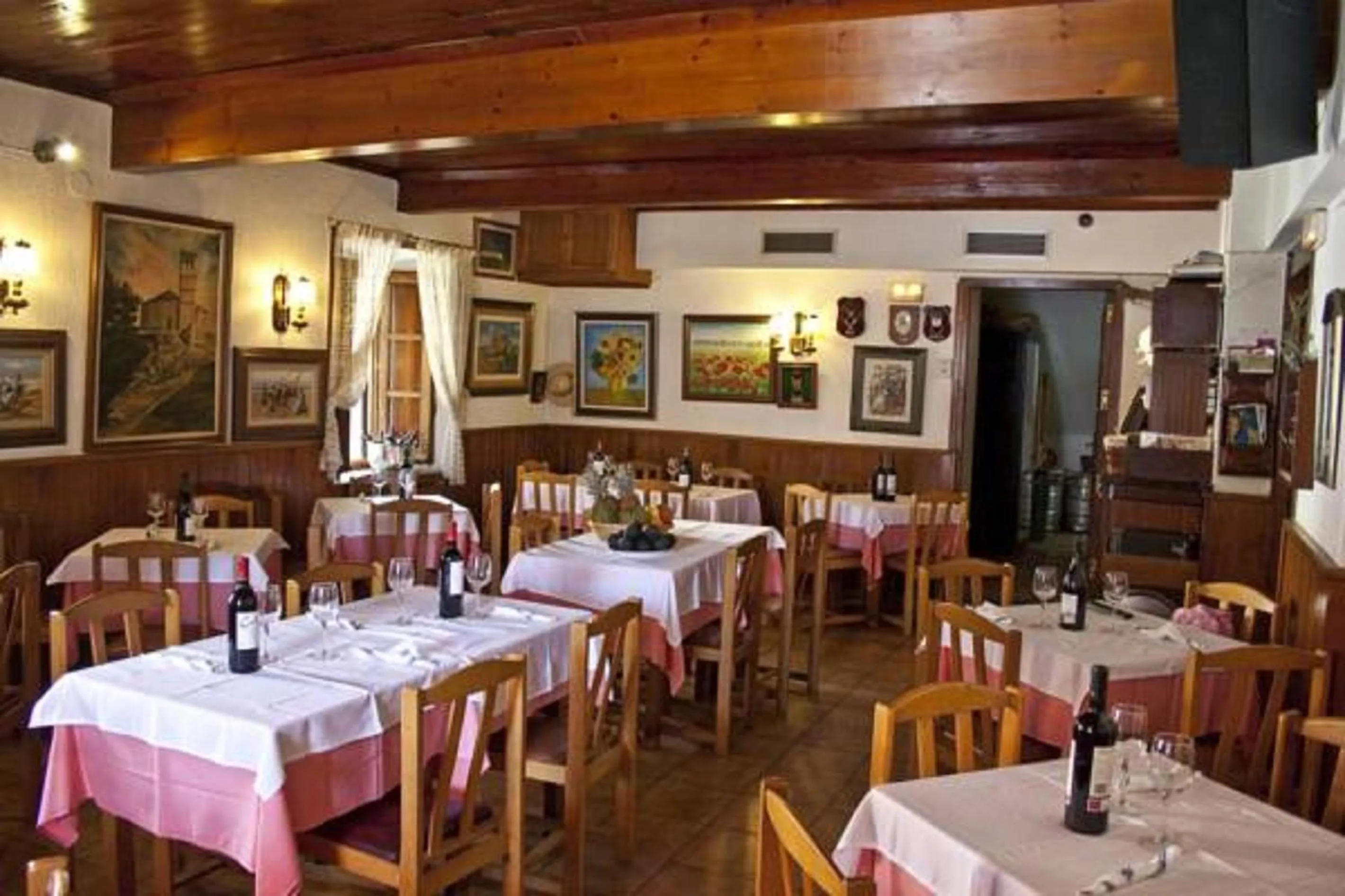 Restaurant/places to eat in Hostal La Maya