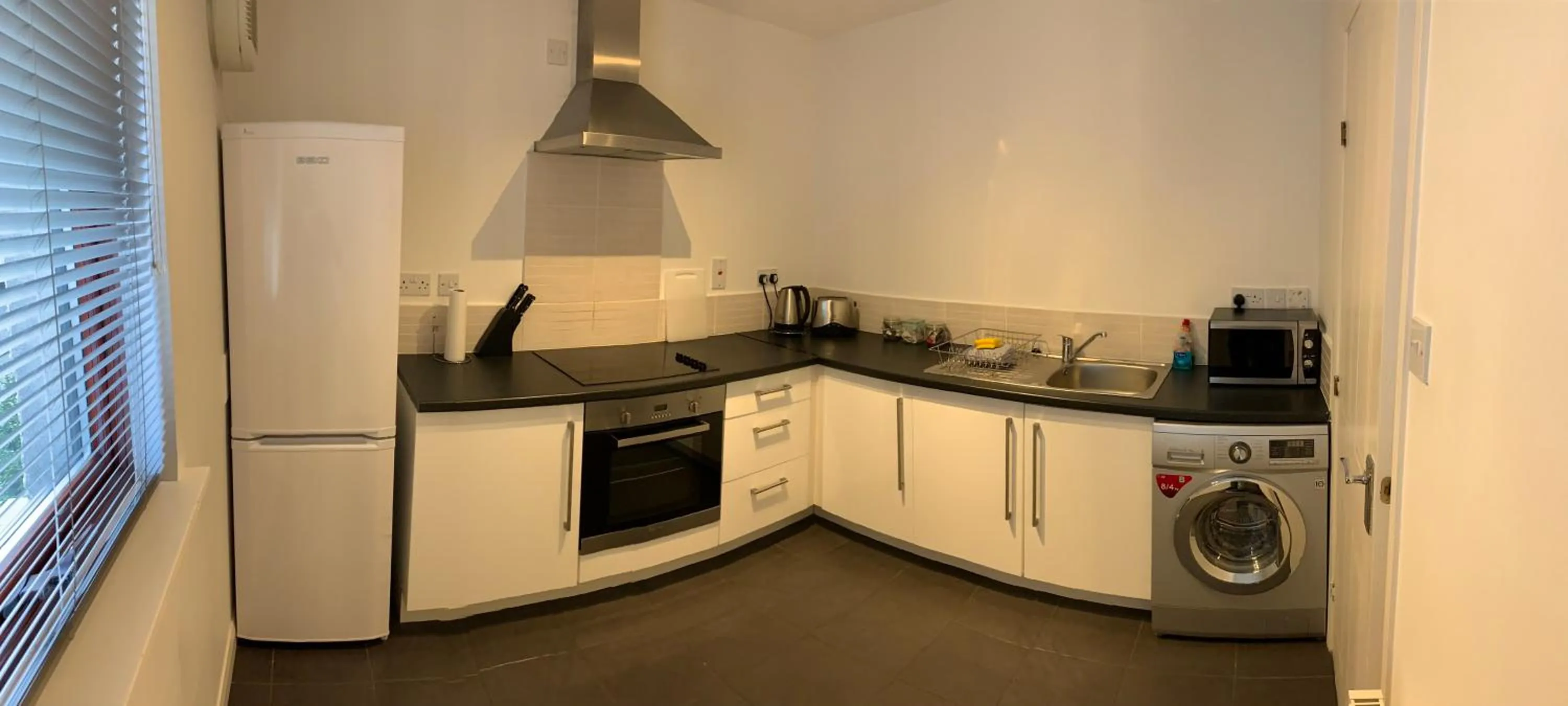Kitchen or kitchenette in Aberdeen Serviced Apartments - Bloomfield