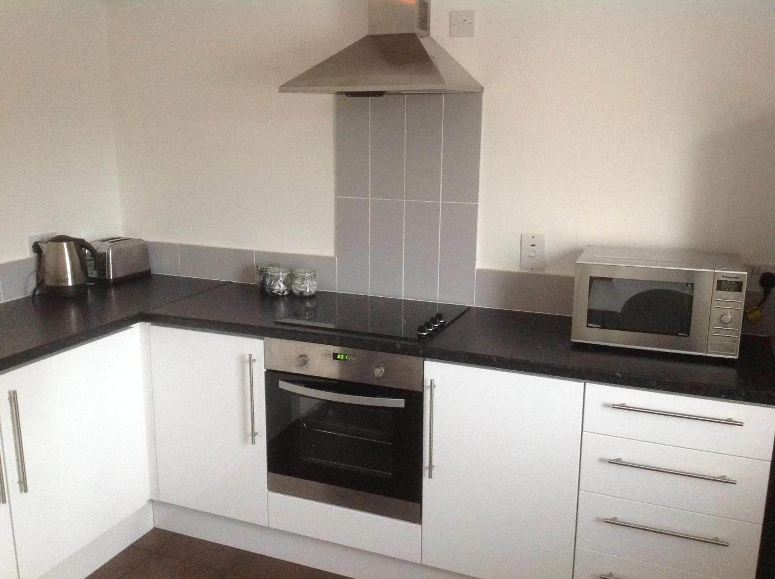 Kitchen or kitchenette in Aberdeen Serviced Apartments - Bloomfield