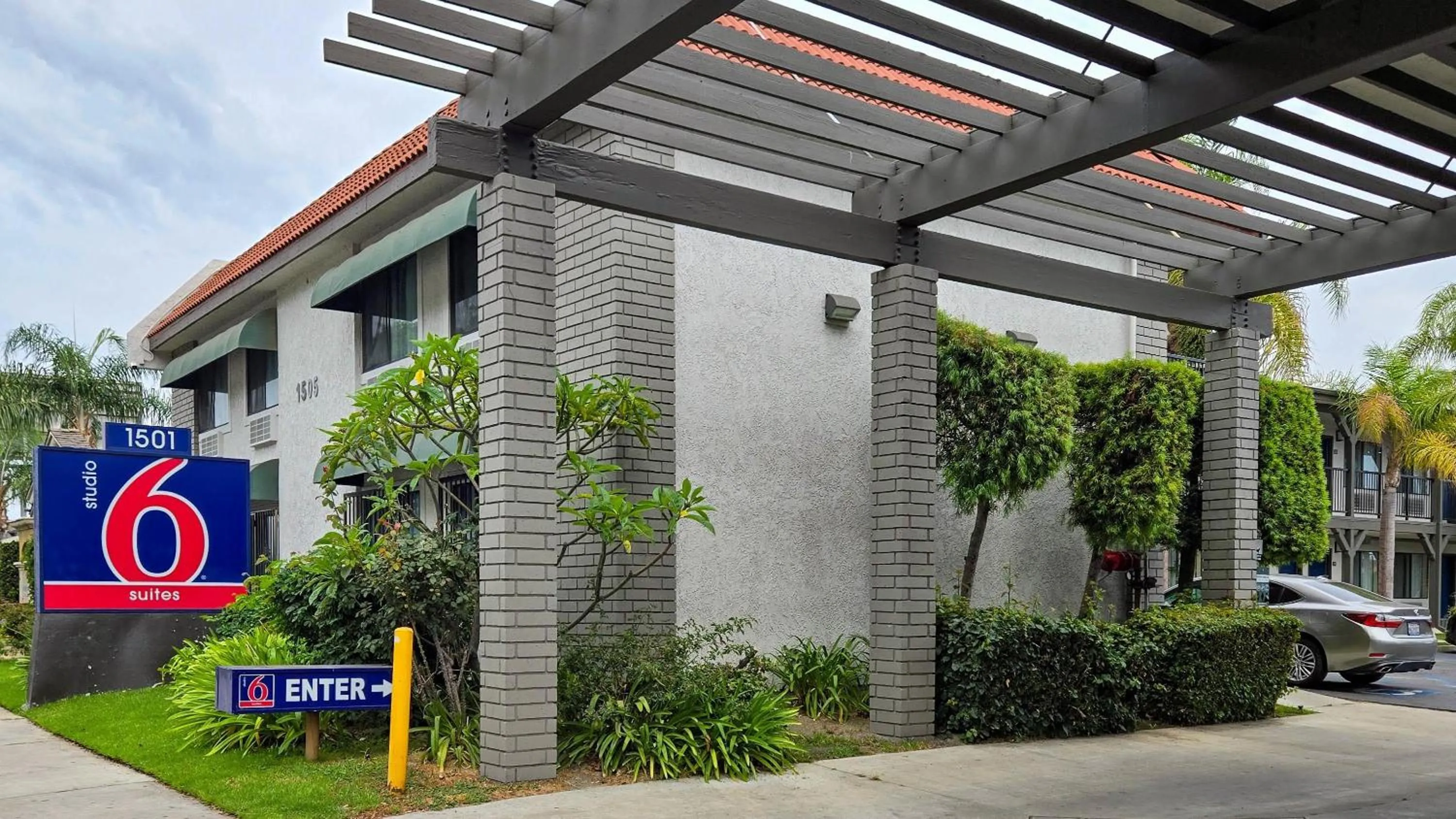 Property building in Studio 6 Suites Santa Ana, CA