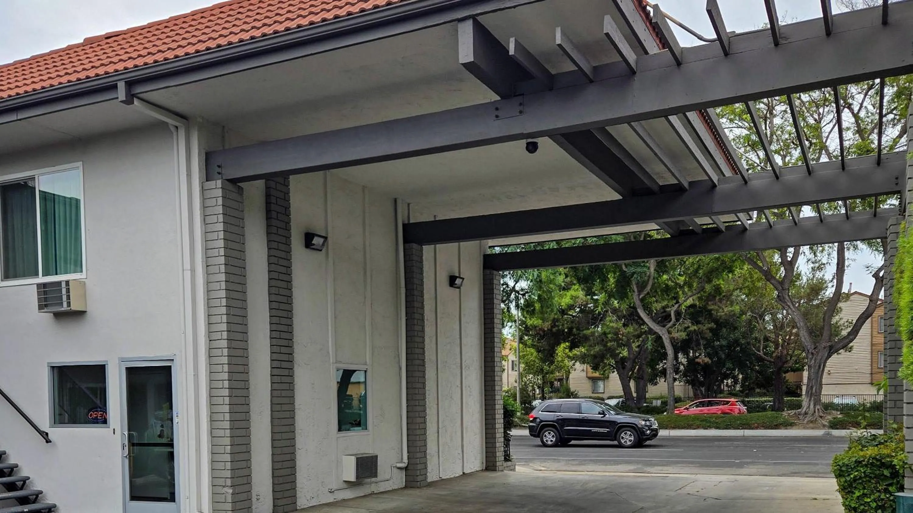 Property building in Studio 6 Suites Santa Ana, CA