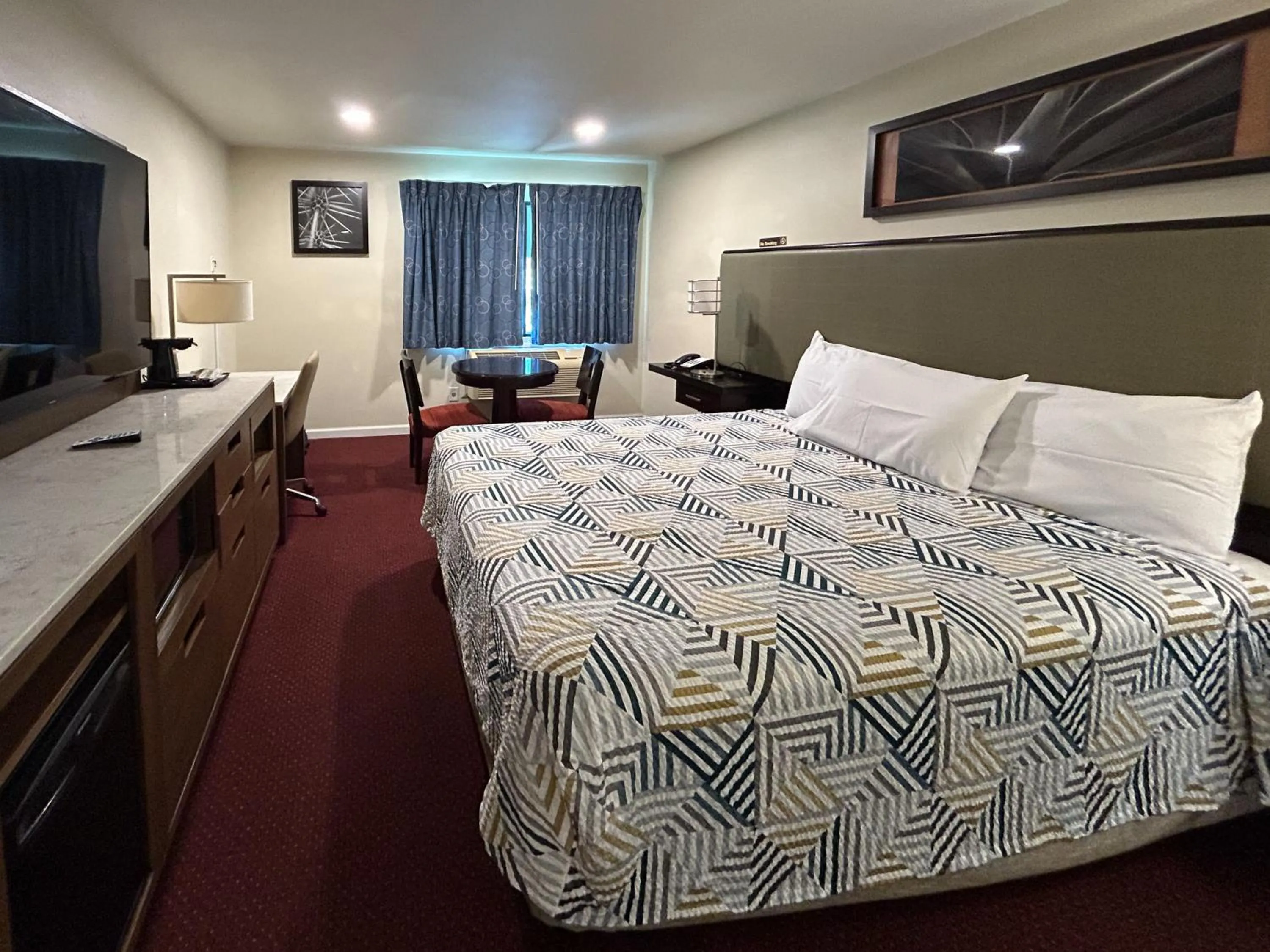 Photo of the whole room, Bed in Studio 6 Suites Santa Ana, CA