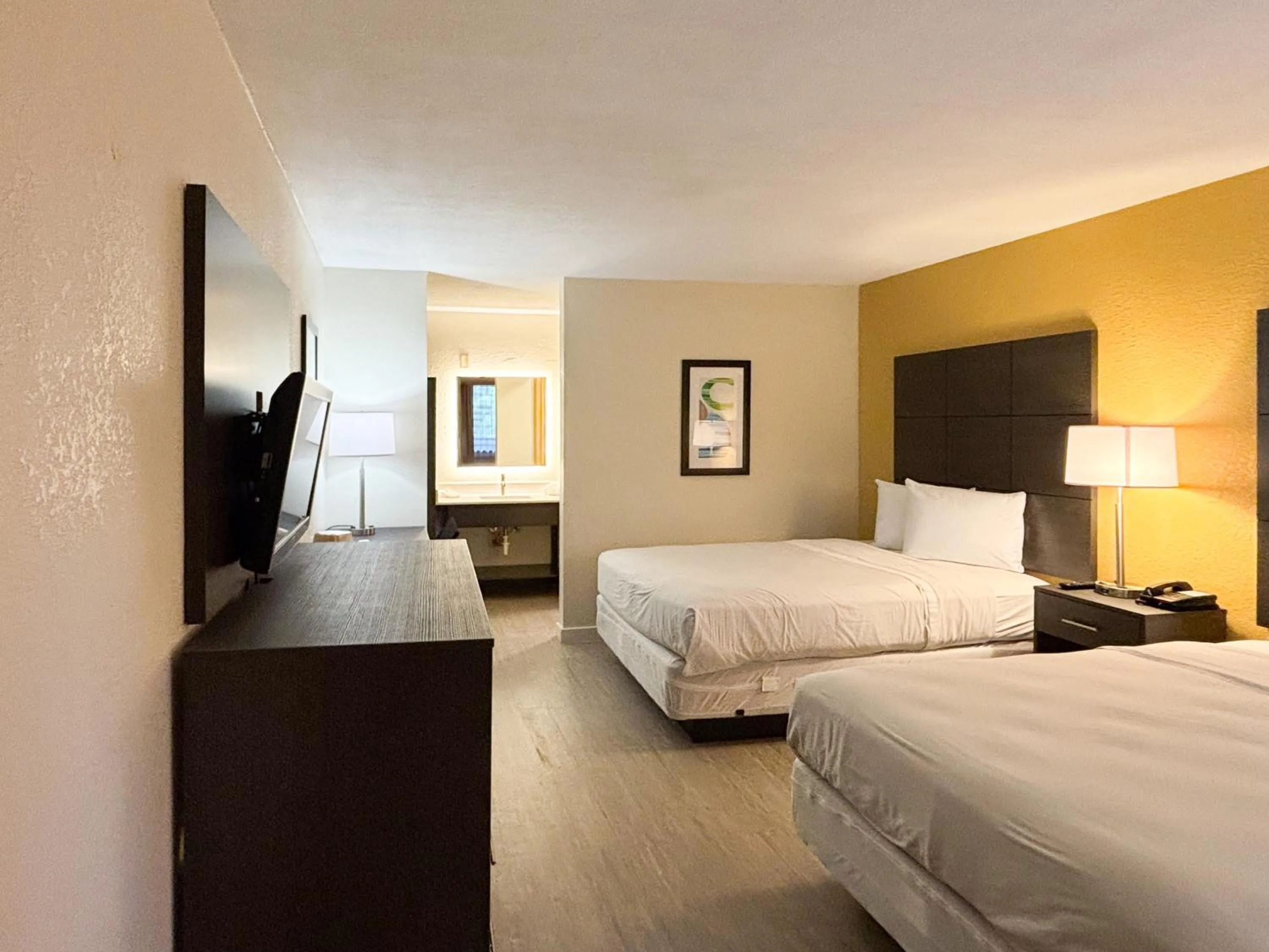 Photo of the whole room, Bed in Motel 6 Charlotte, NC Northlake