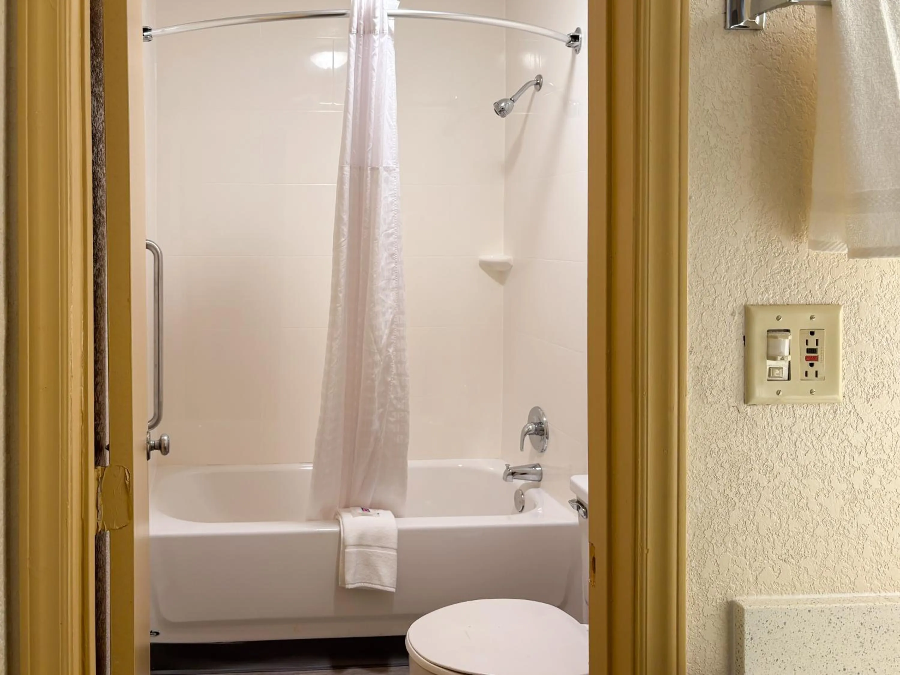 Bathroom in Motel 6 Charlotte, NC Northlake