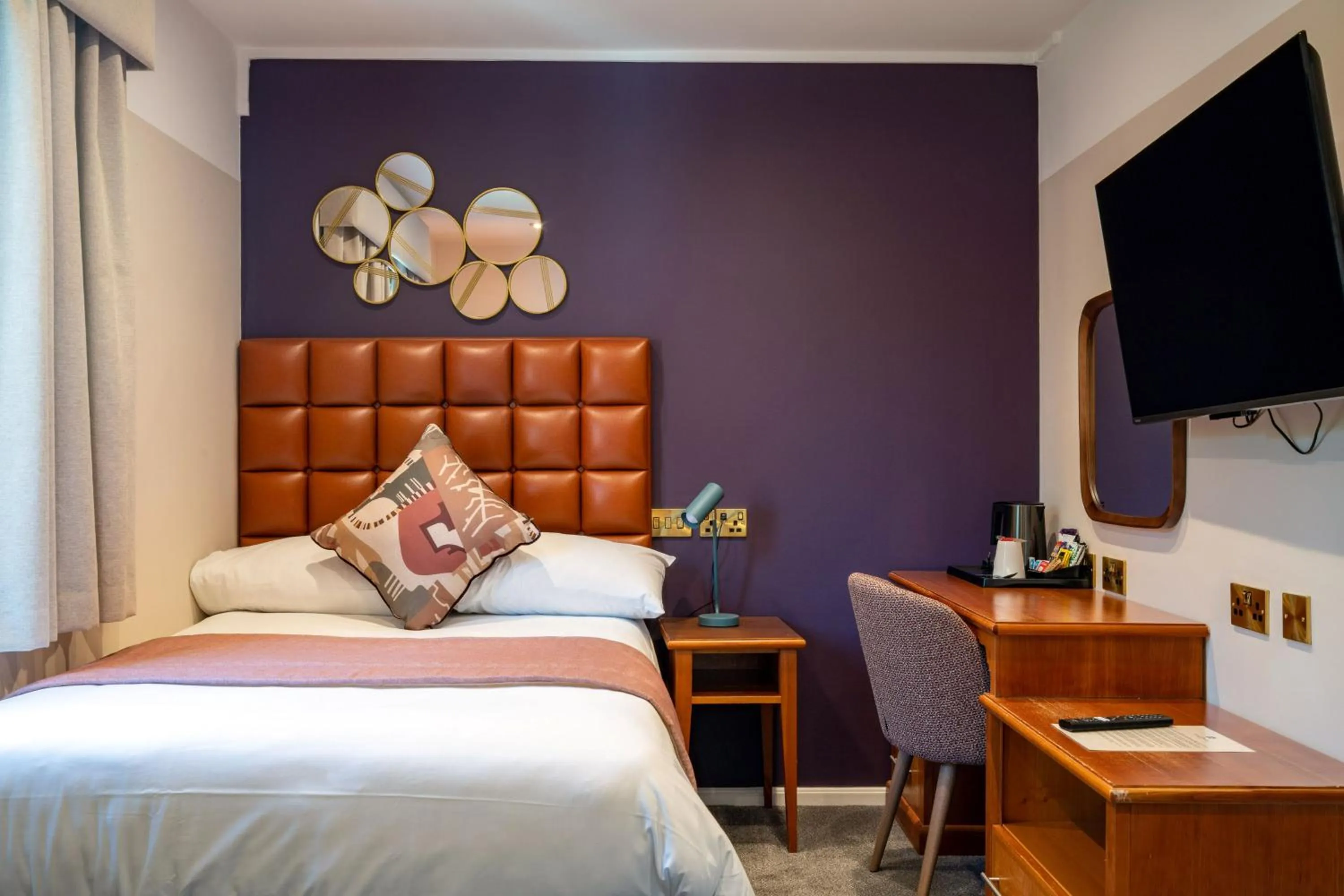 Bedroom, Bed in The Conningbrook Hotel