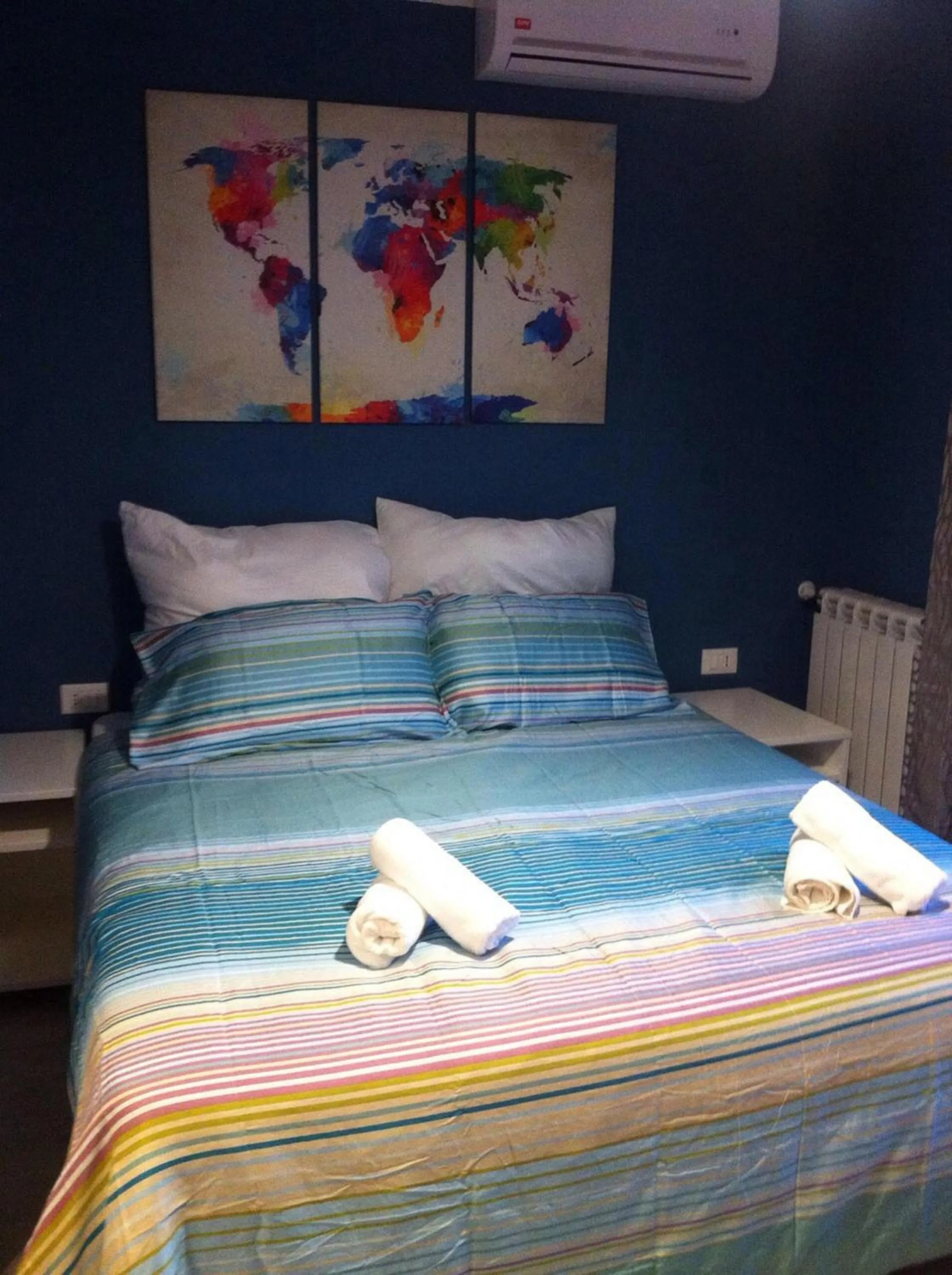 Photo of the whole room, Bed in Bbrothershouse