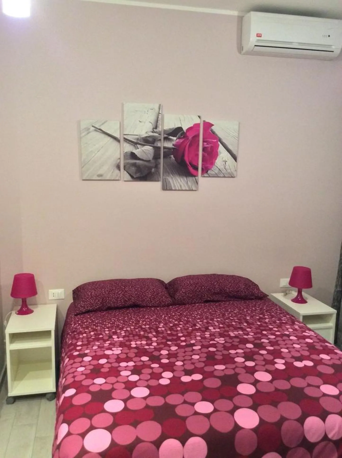 Photo of the whole room, Bed in Bbrothershouse