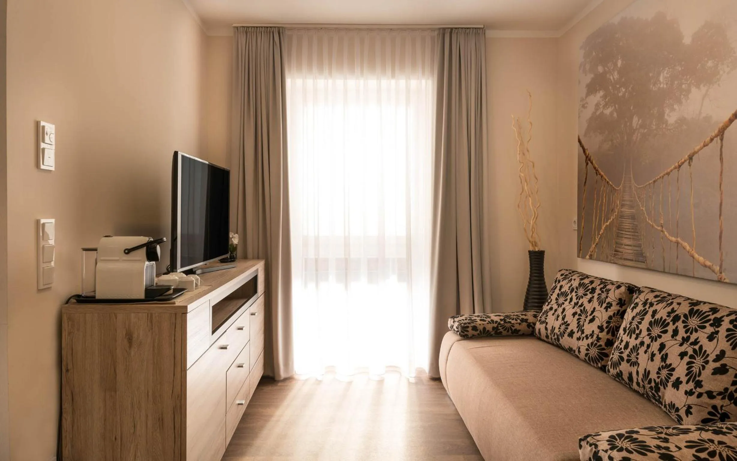 TV and multimedia in Die Edelkastanie