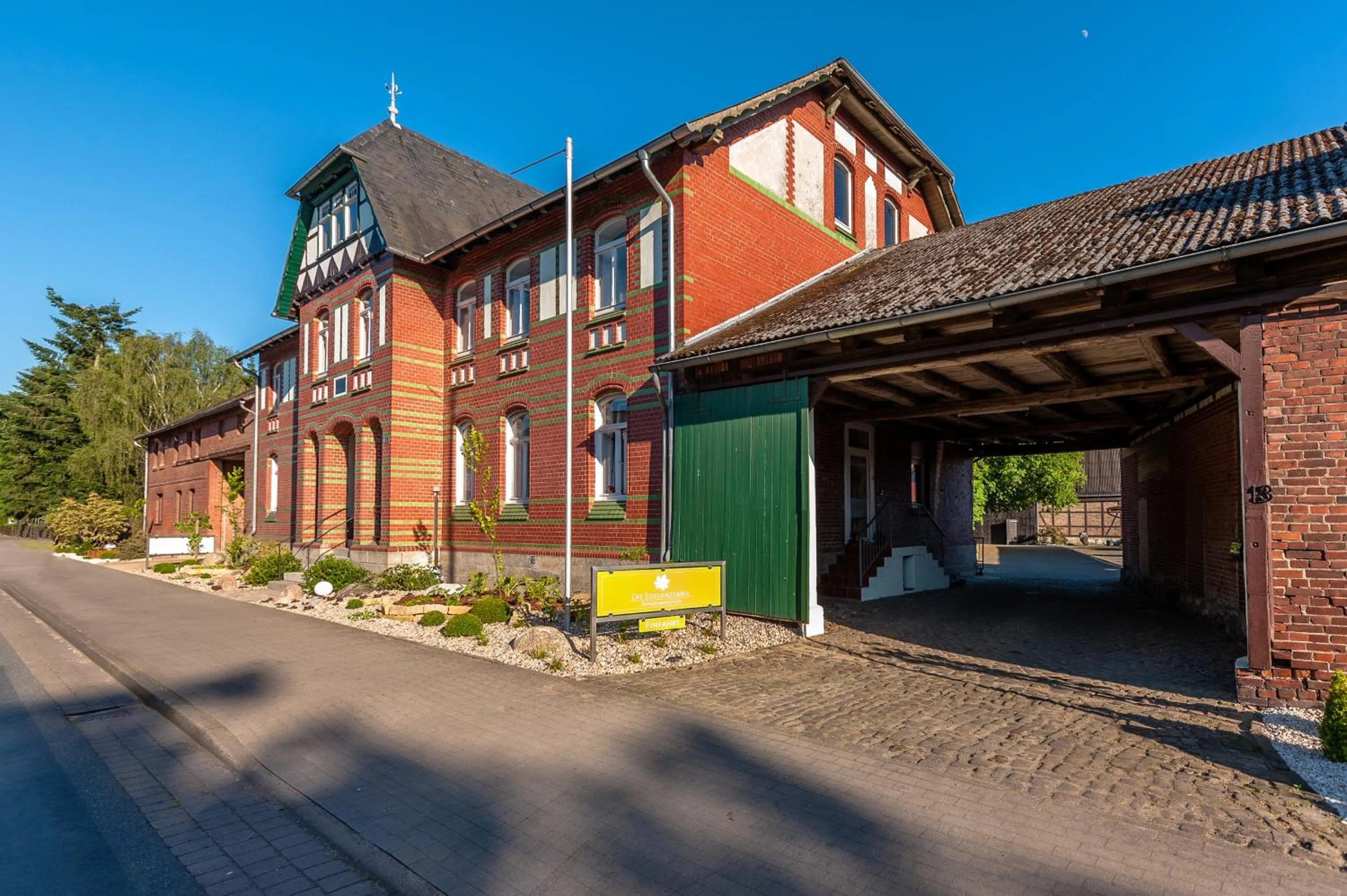 Facade/entrance in Die Edelkastanie