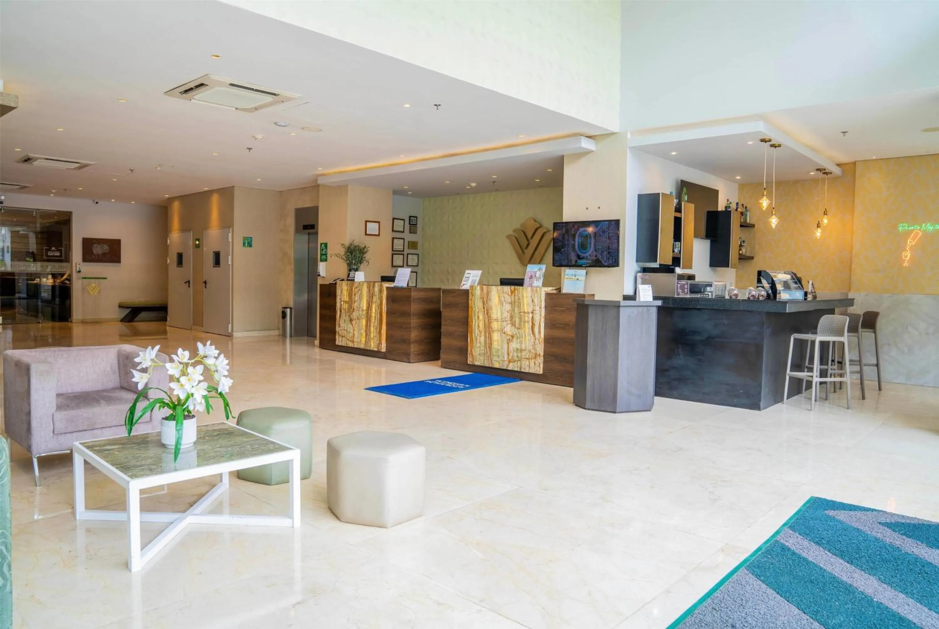 Lobby or reception in Wyndham Garden Barranquilla