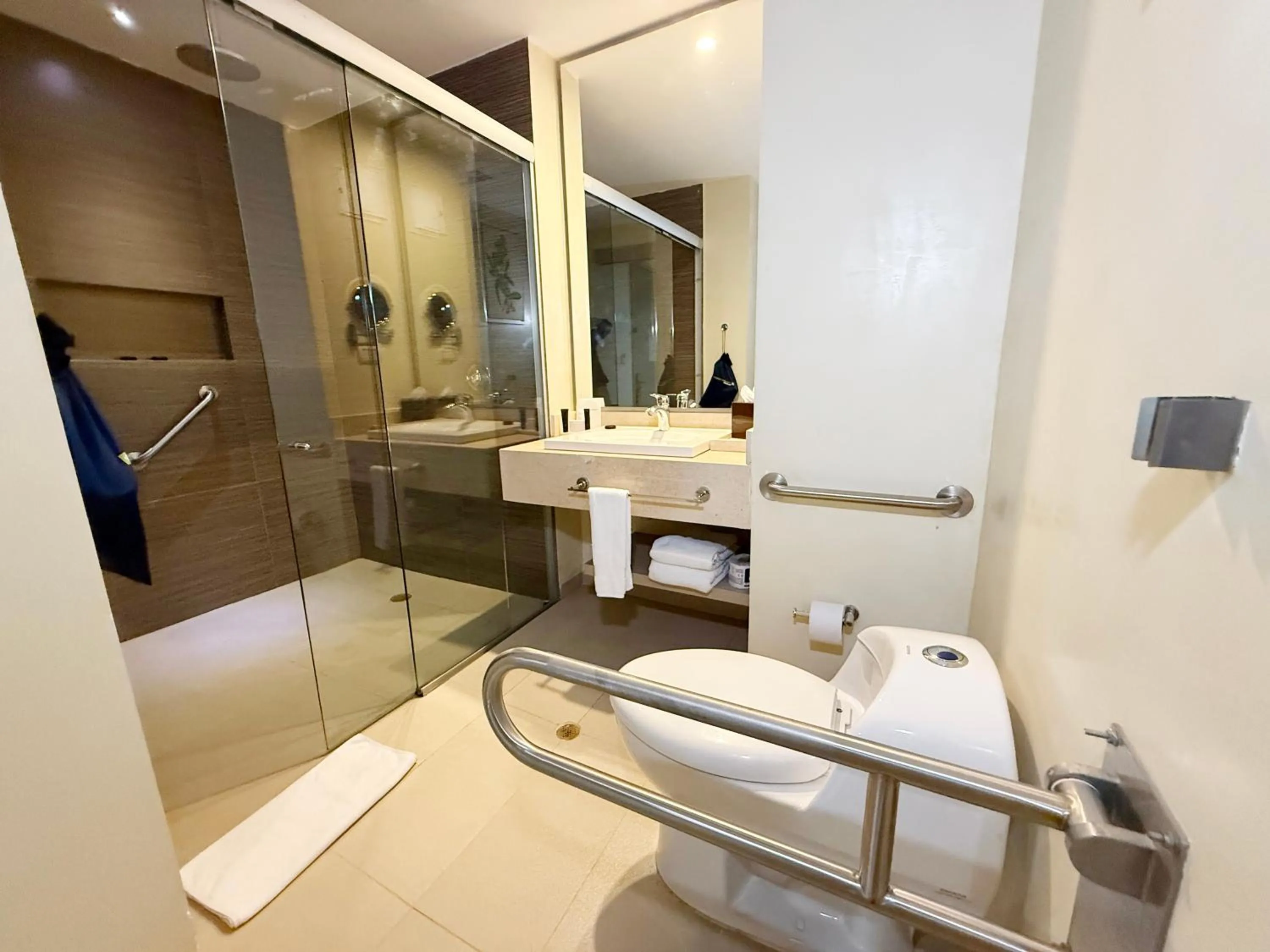 Bathroom in Wyndham Garden Barranquilla