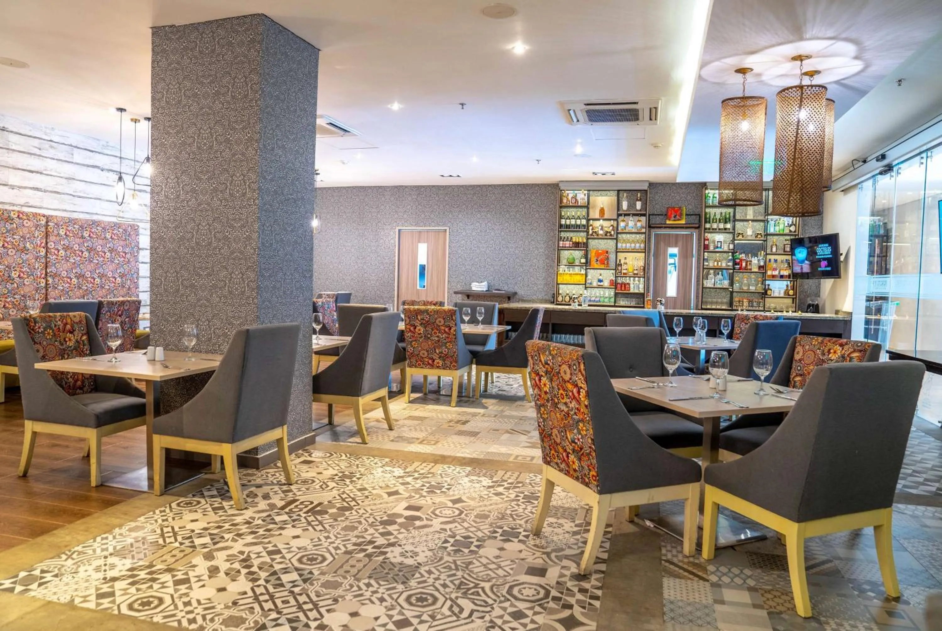 Restaurant/places to eat in Wyndham Garden Barranquilla