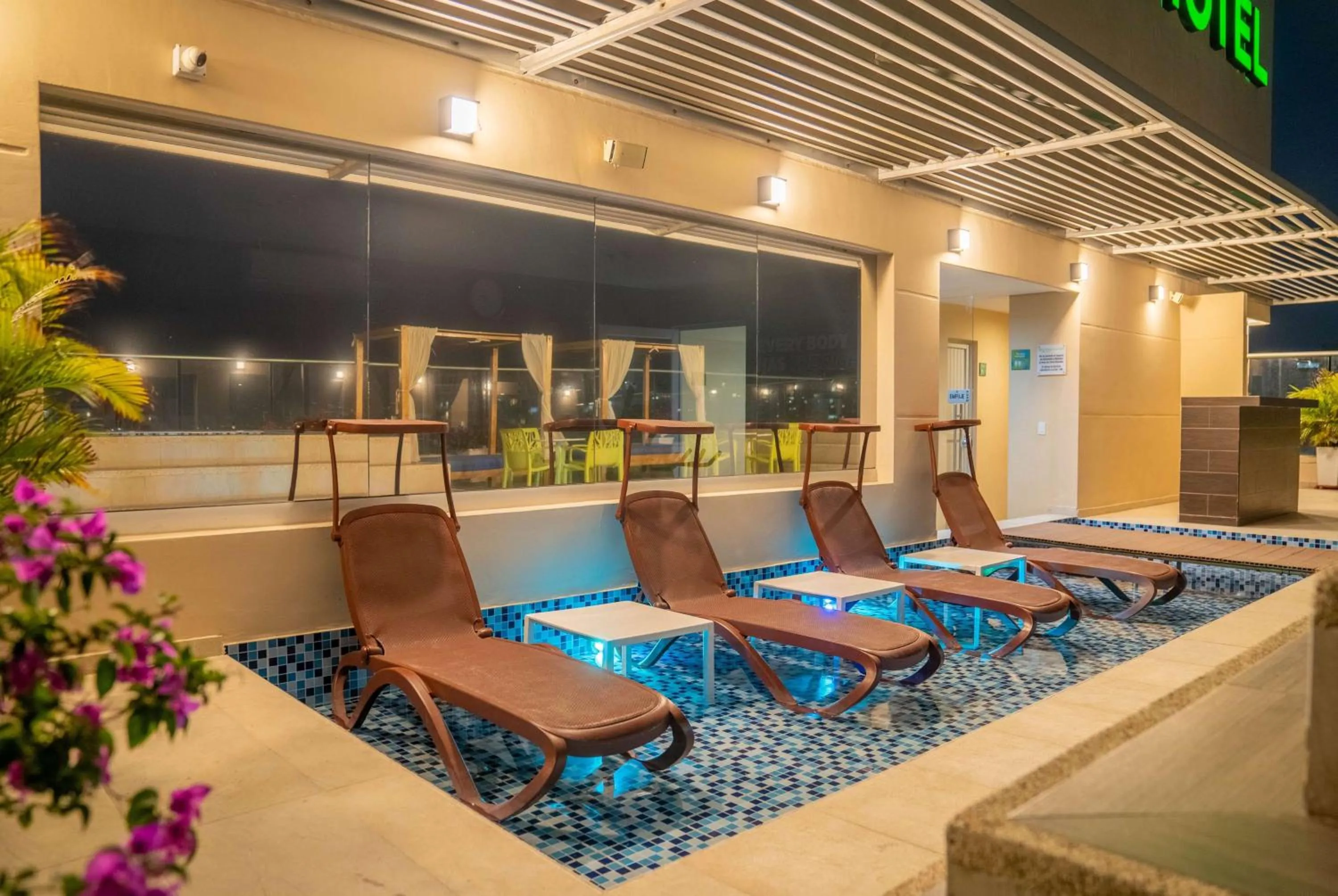 Pool view in Wyndham Garden Barranquilla