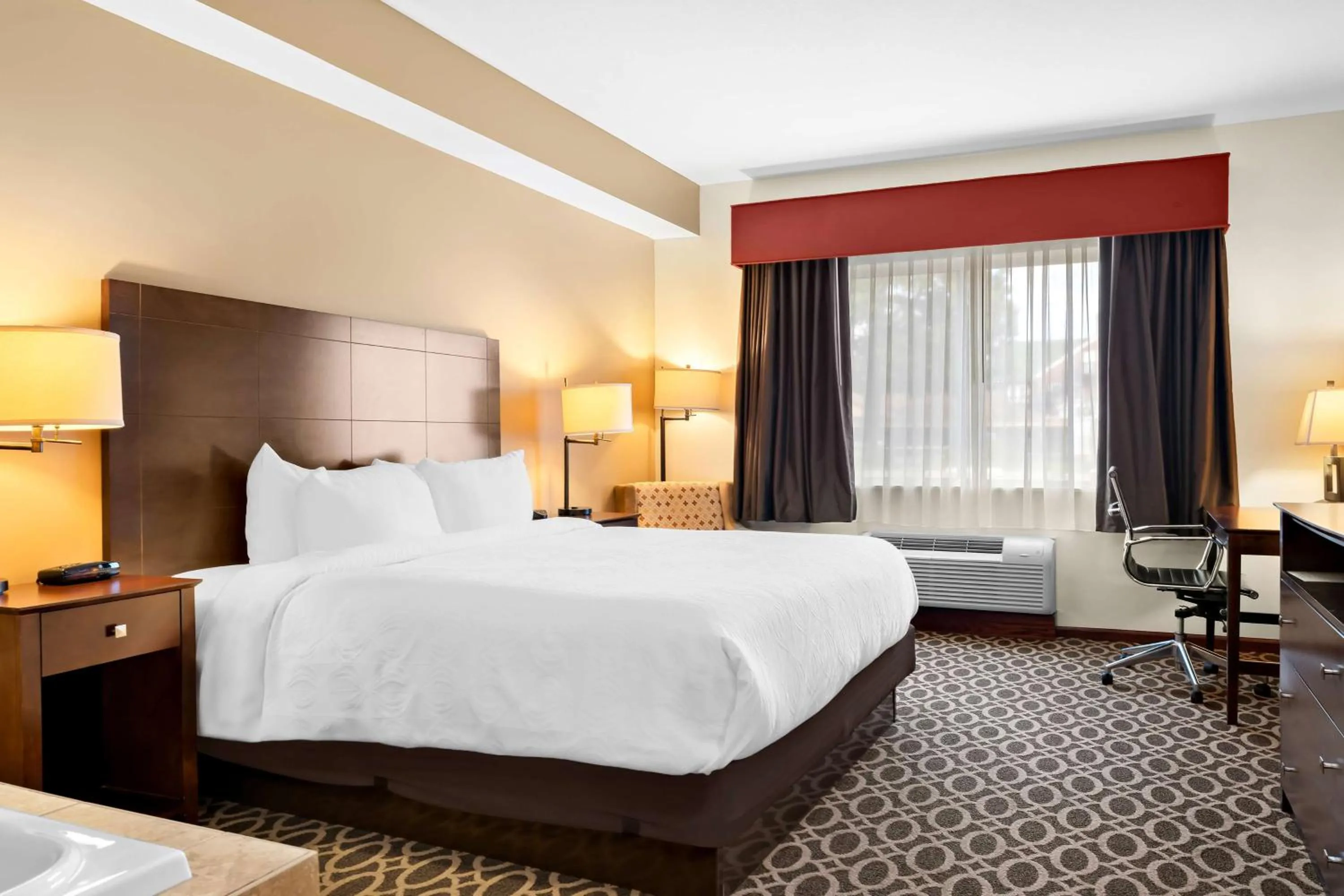 Bedroom, Bed in Best Western Paradise Inn