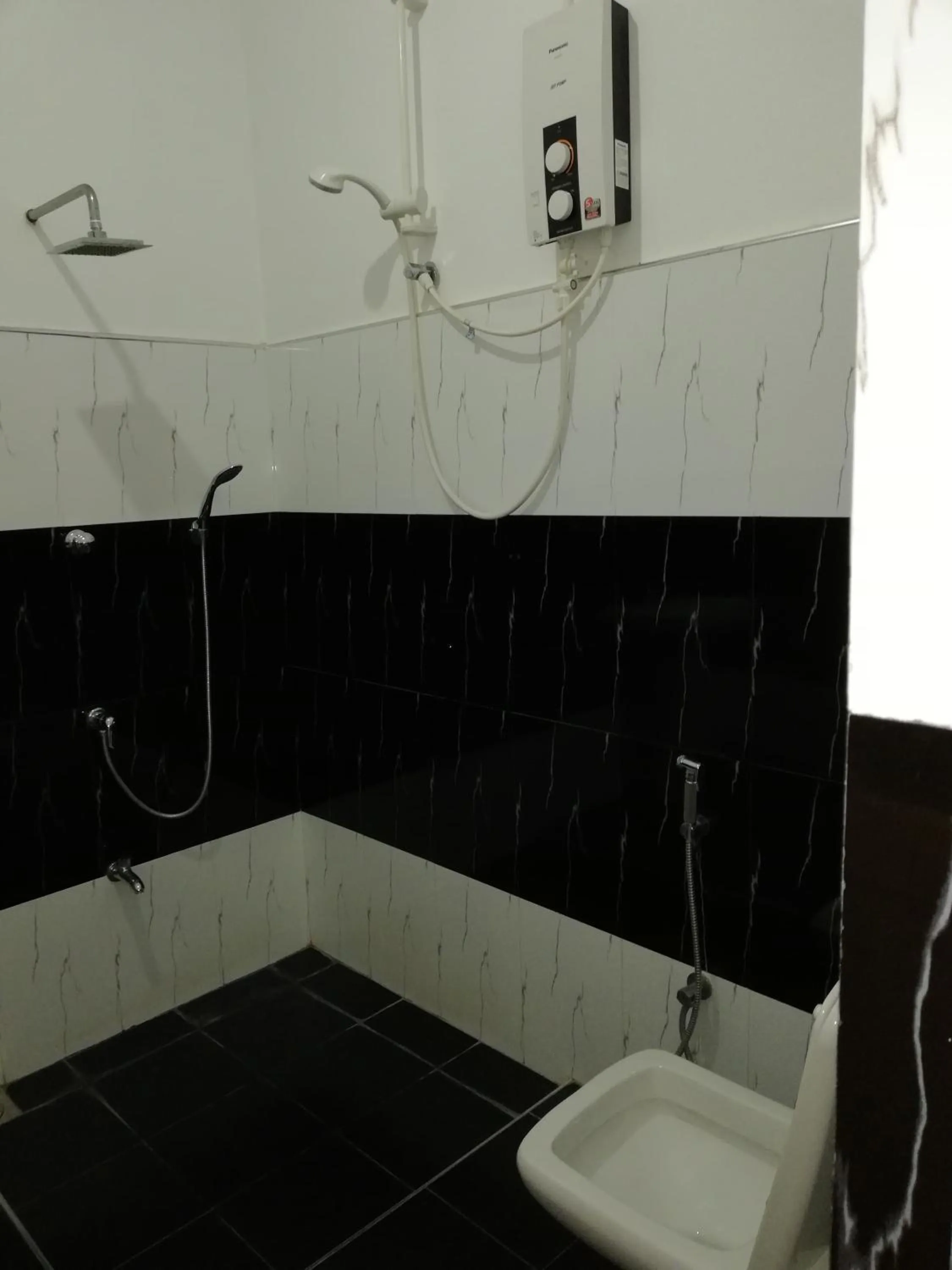 Toilet in Mirissa Cocoon