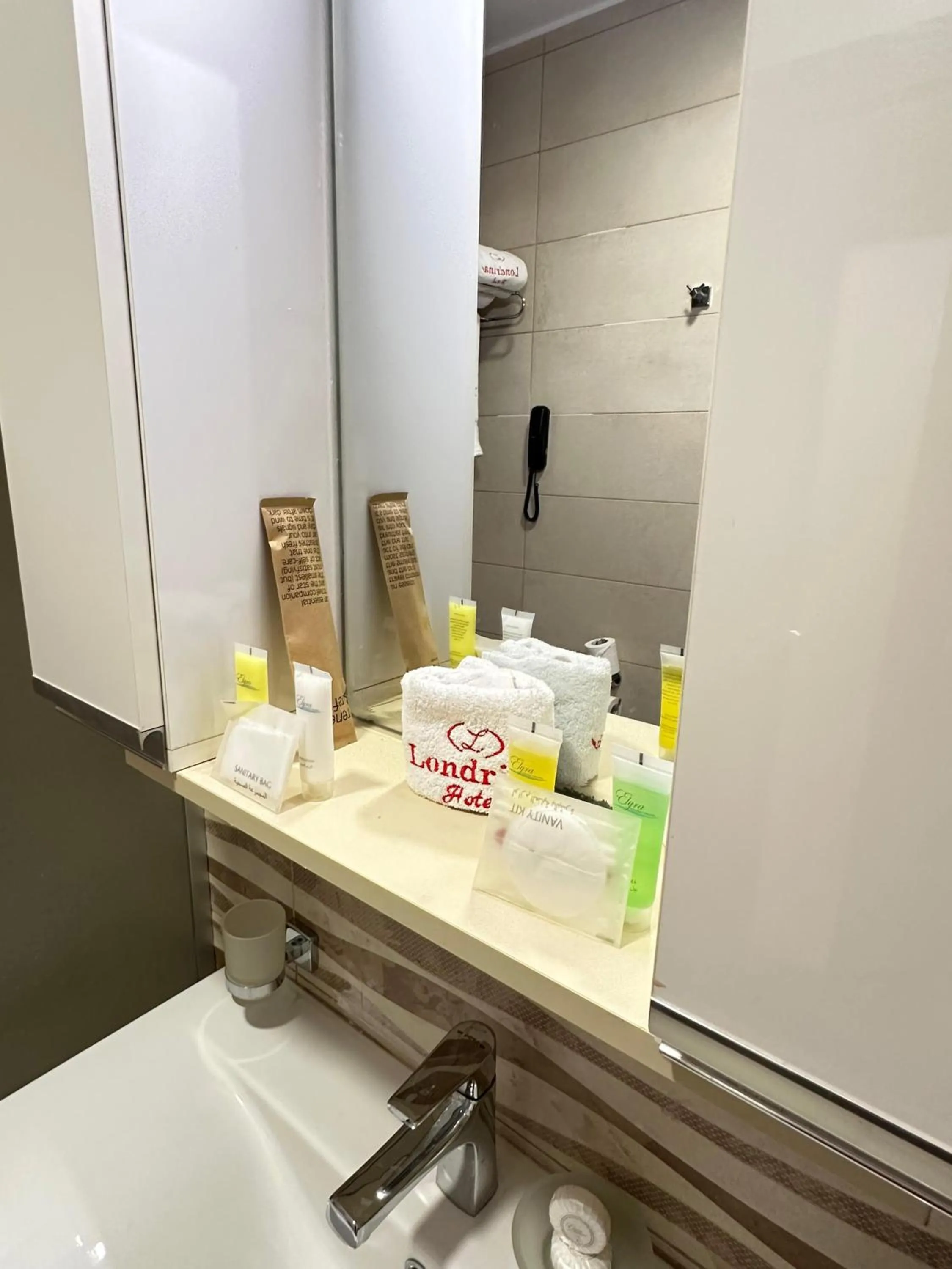 Bathroom in Londrina Hotel