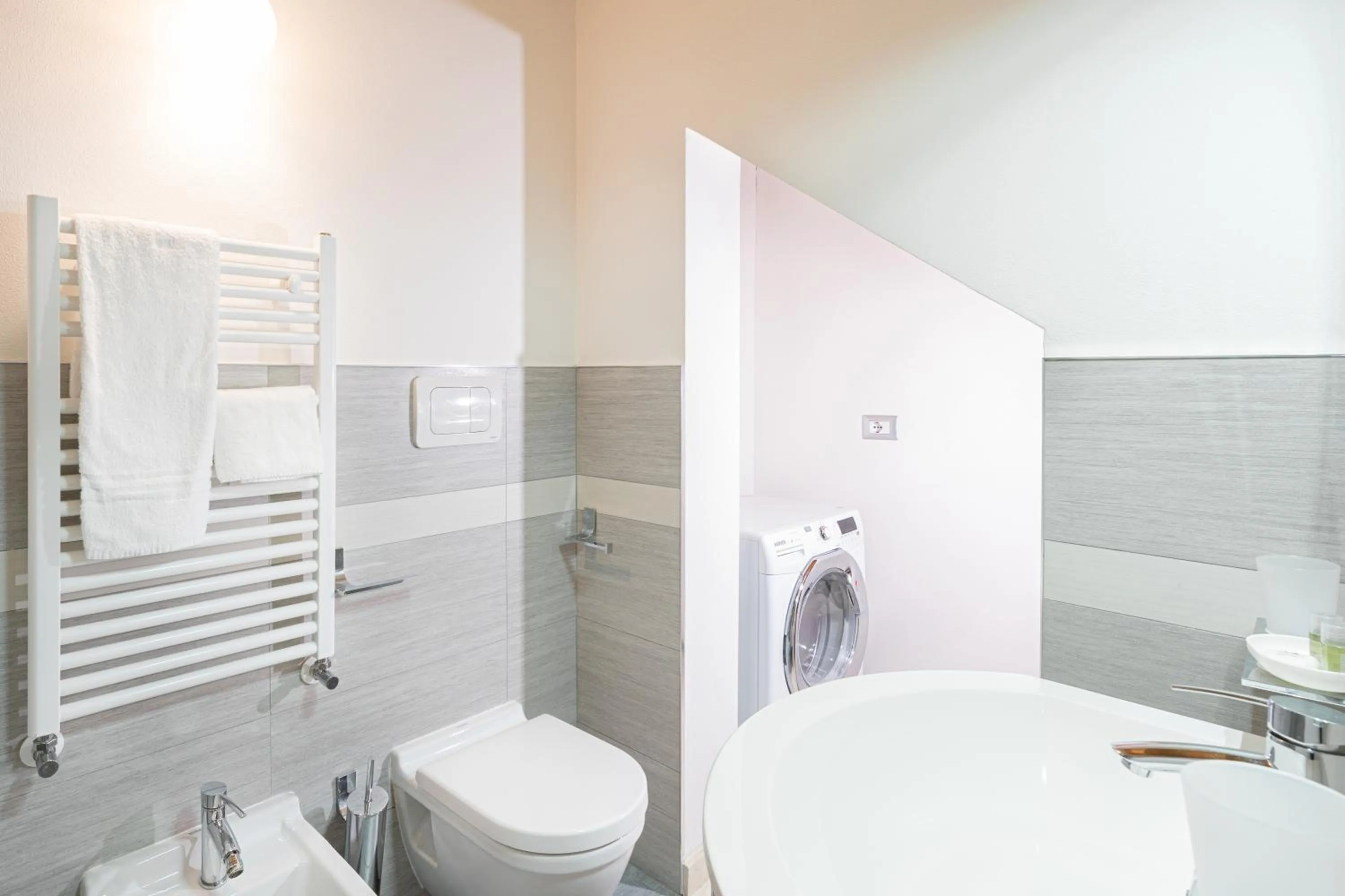 washing machine in Ca' Degli Antichi Giardini Apartments