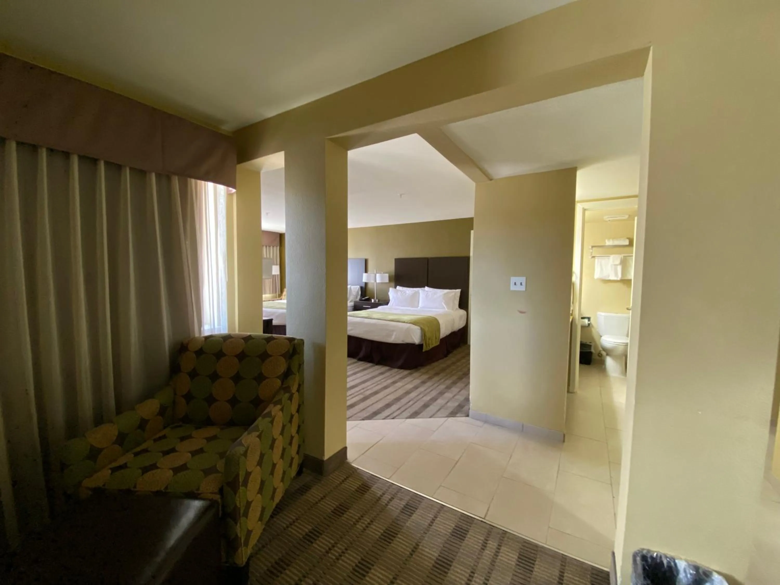 Seating area, Bed in Pagosa Lodge