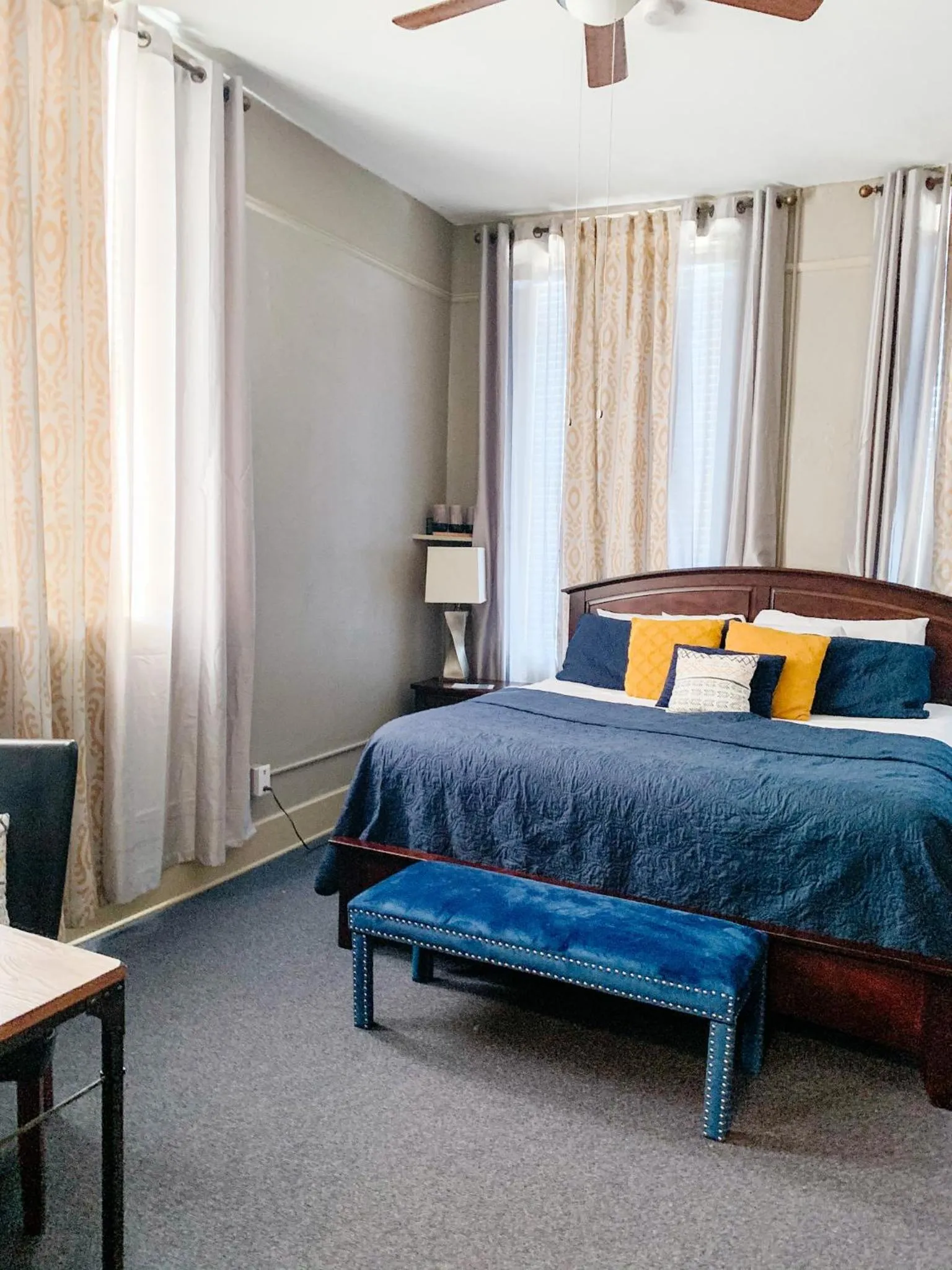 Bedroom, Bed in The Loft on the Square