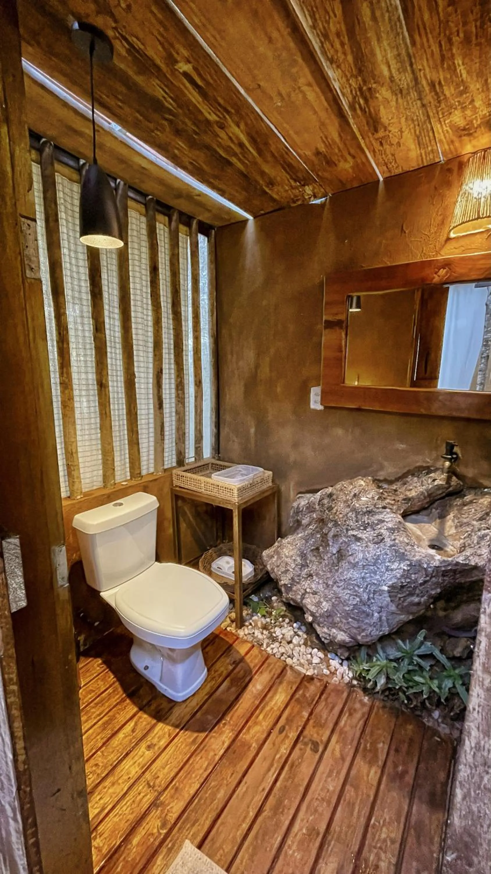 Toilet in Vila Abaton