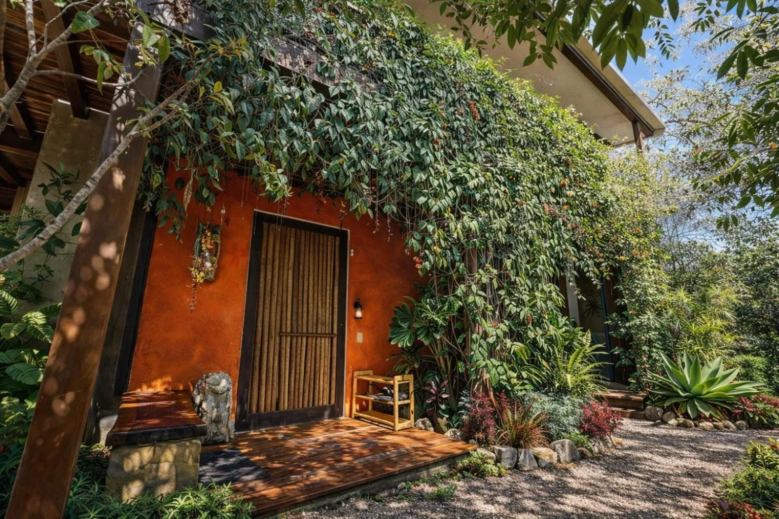 Facade/entrance in Vila Abaton