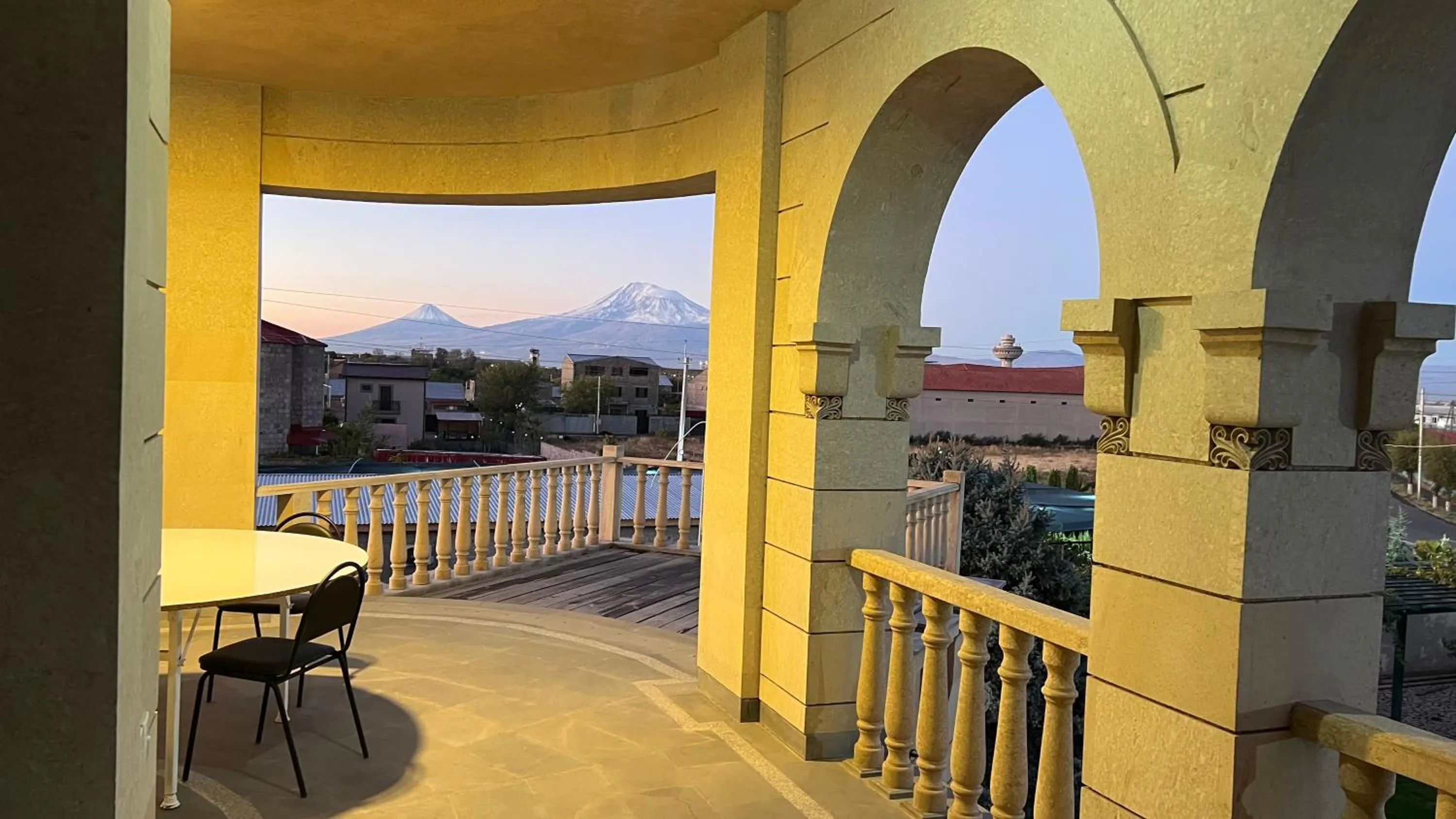 Otyak Plaza Hotel Airport Zvartnots EVN