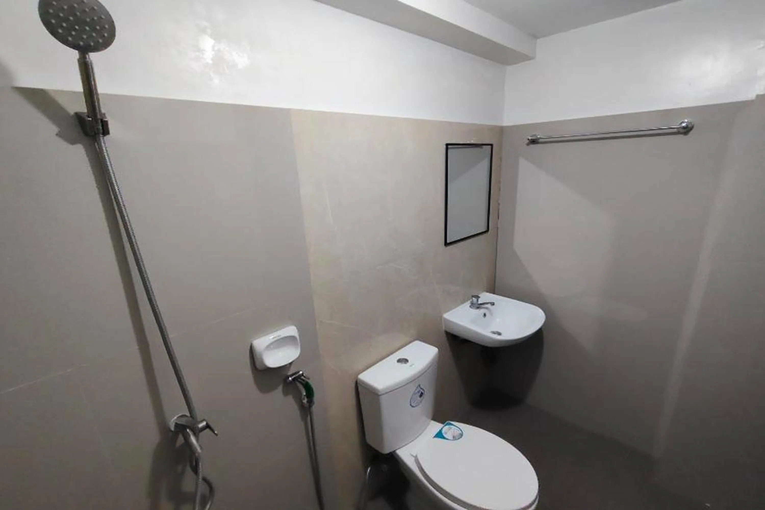 Shower in Benediktus Pilgerhaus Inn Vigan