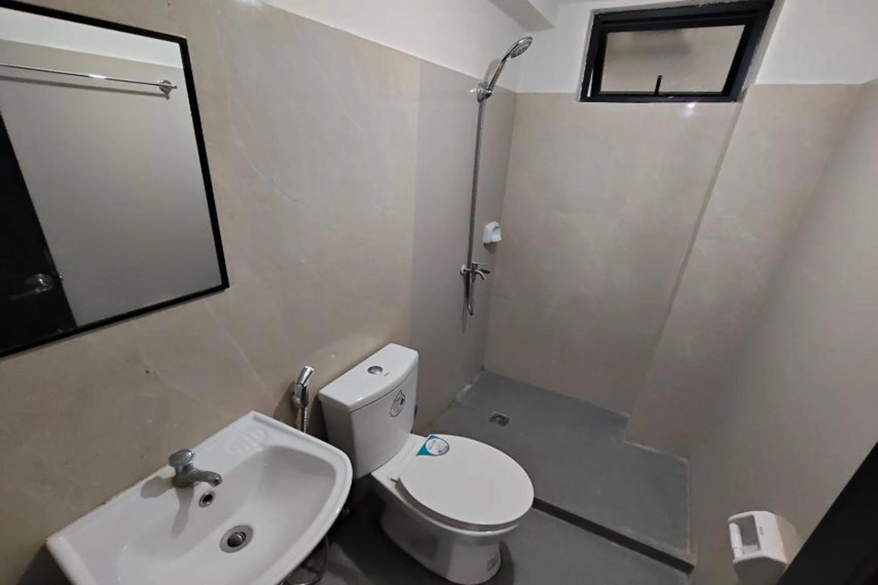 Shower in Benediktus Pilgerhaus Inn Vigan