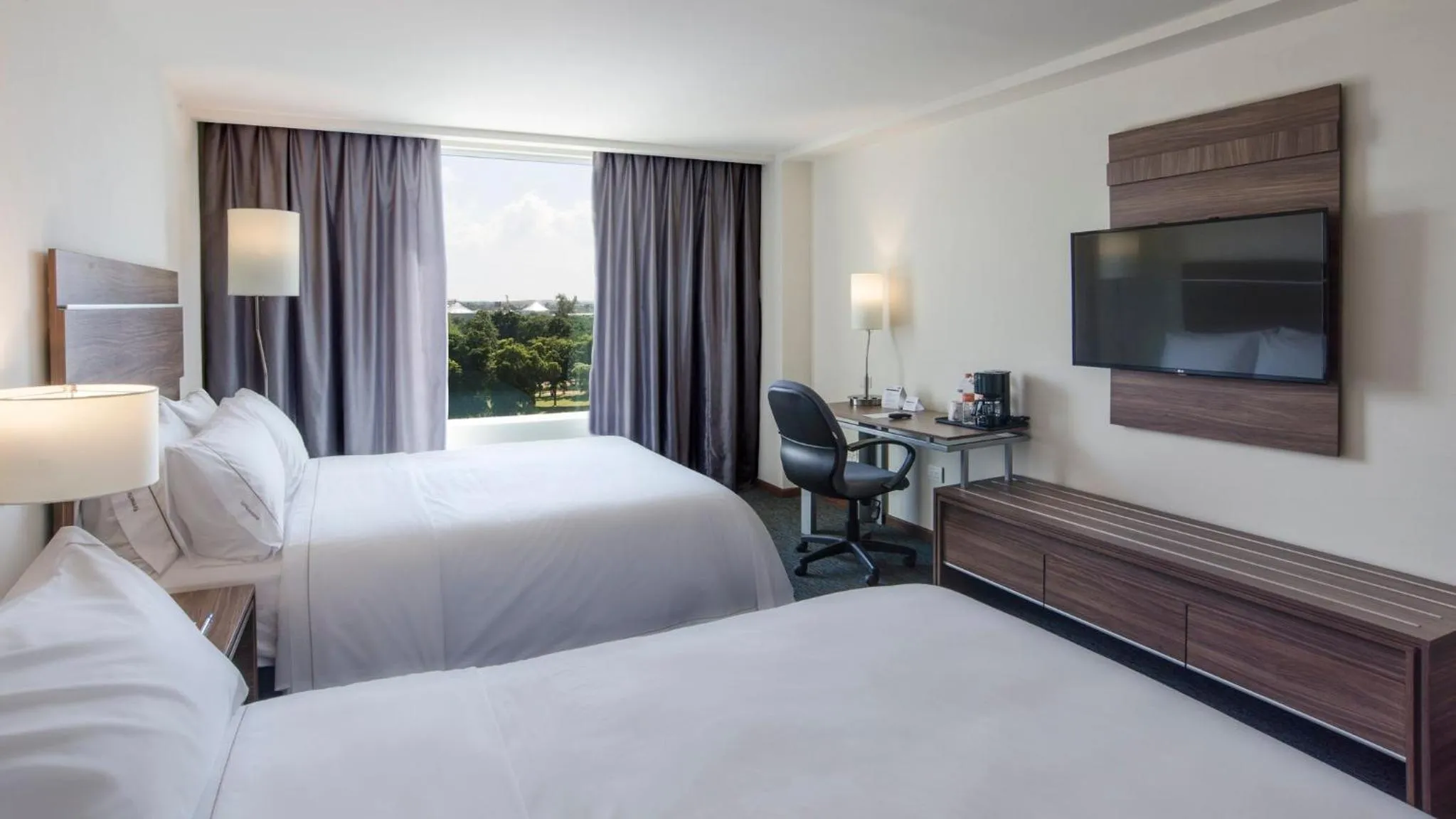 Photo of the whole room, Bed in Holiday Inn Express Culiacan by IHG