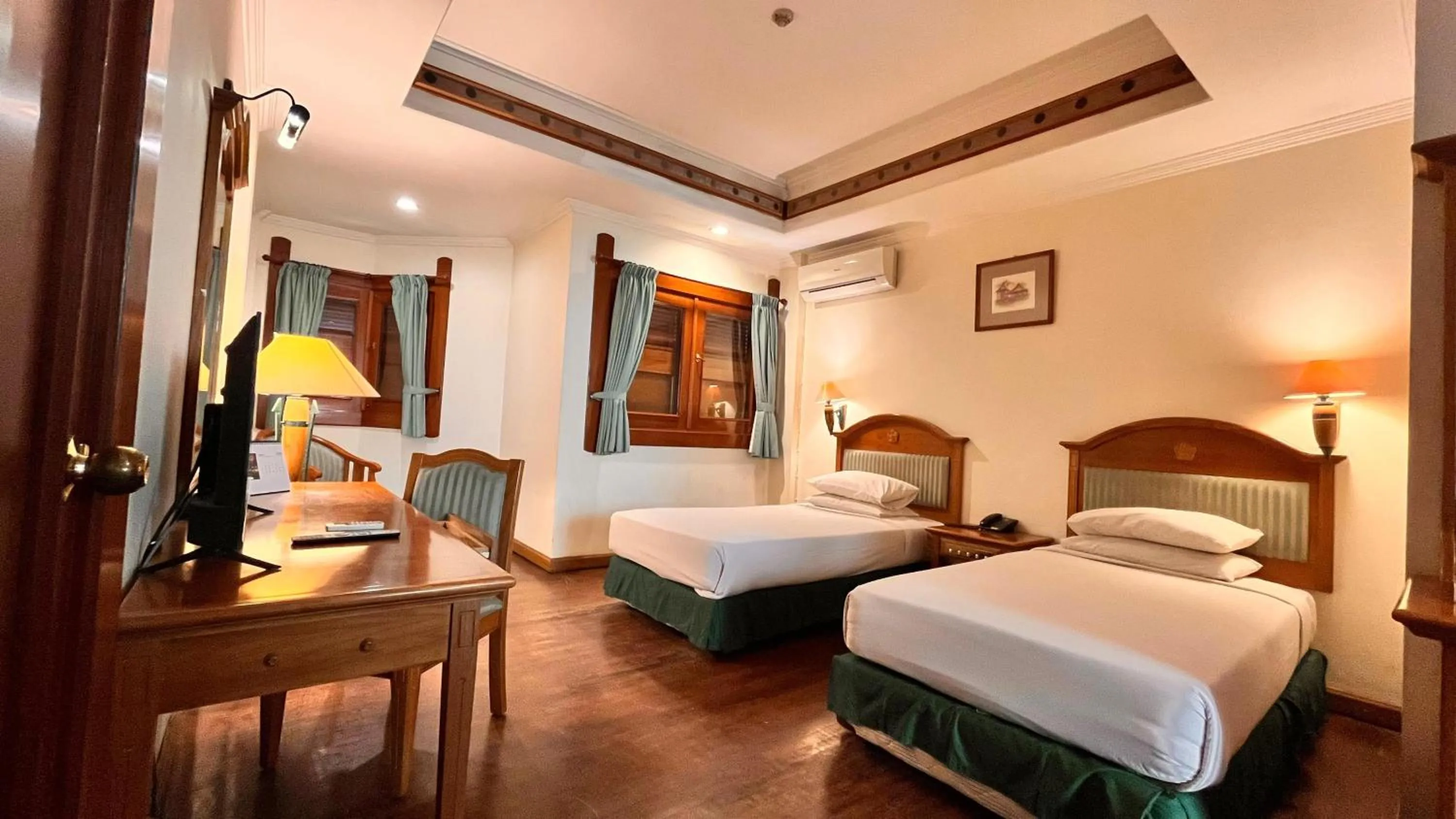 Bedroom, Bed in Kresna Hotel