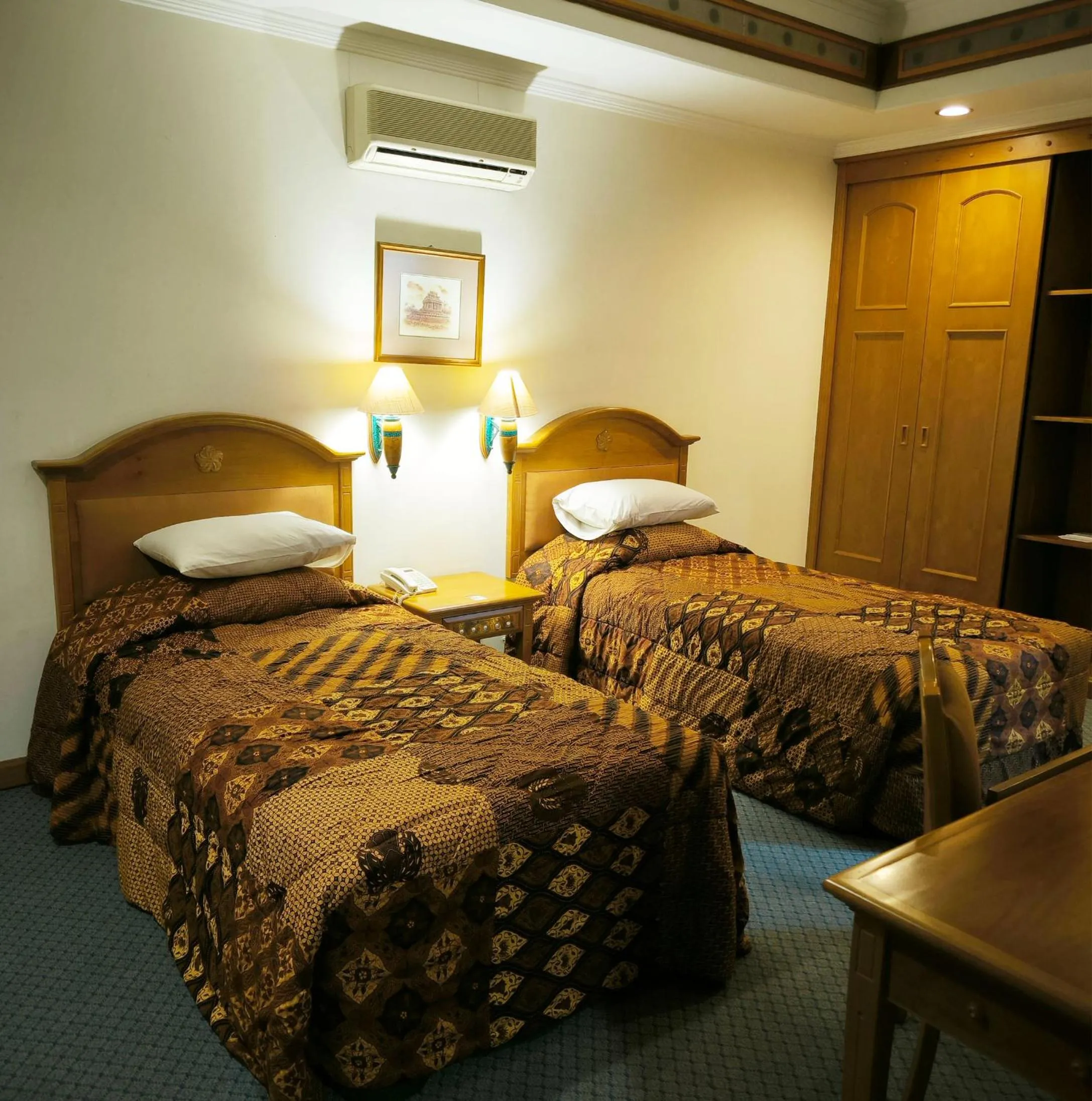 Bedroom, Bed in Kresna Hotel