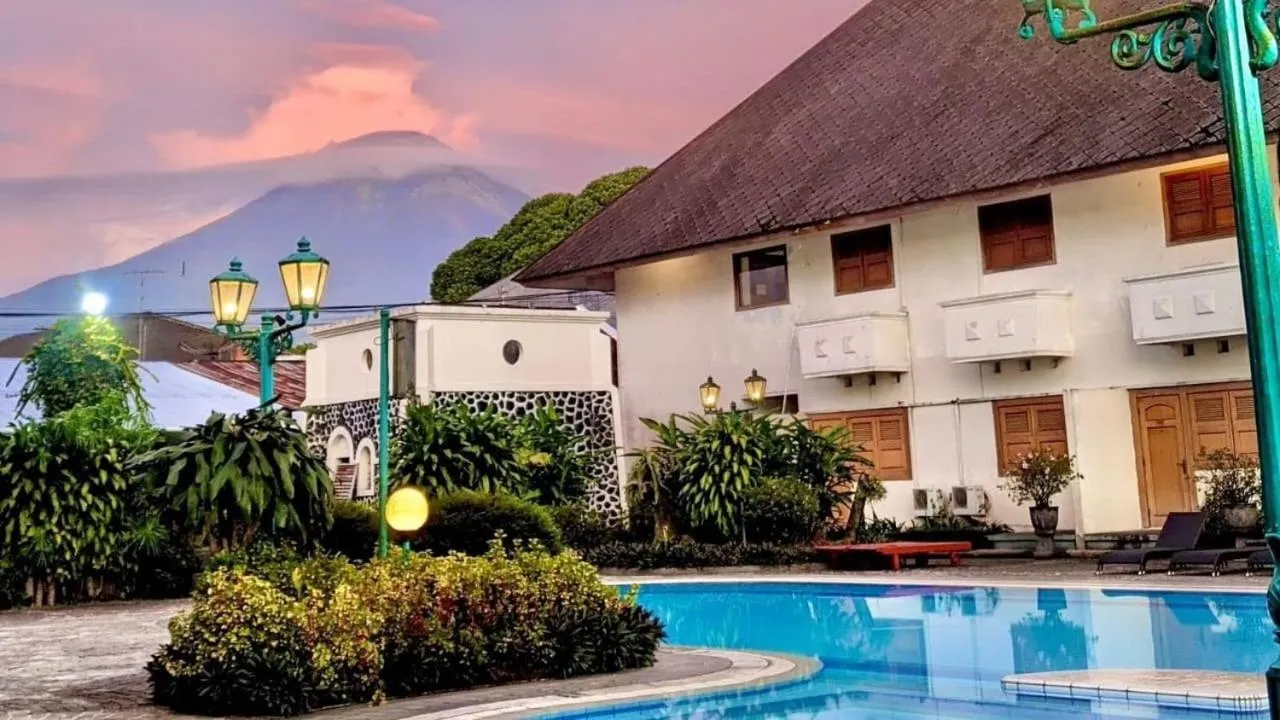 Swimming pool in Kresna Hotel