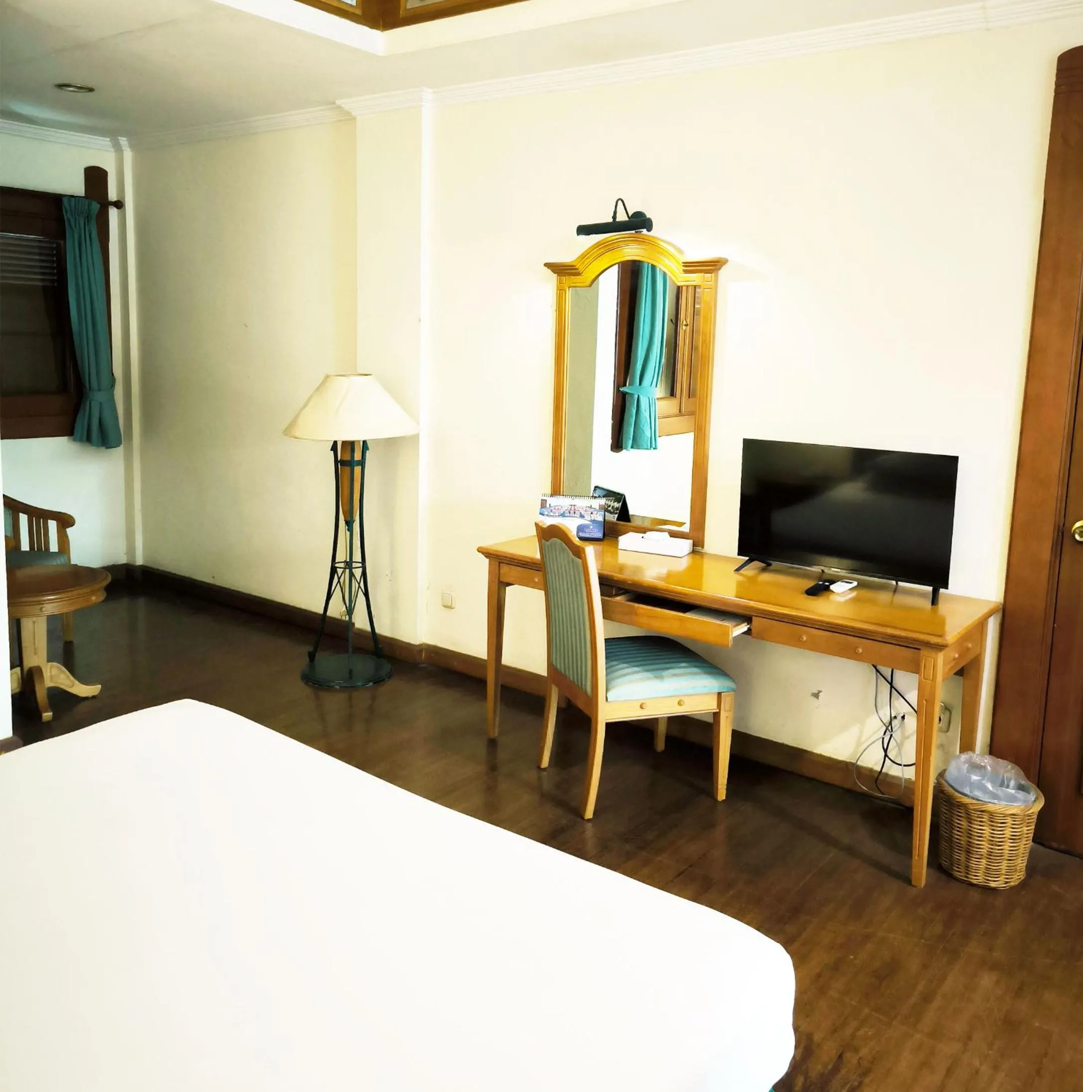 Bedroom, Bed in Kresna Hotel