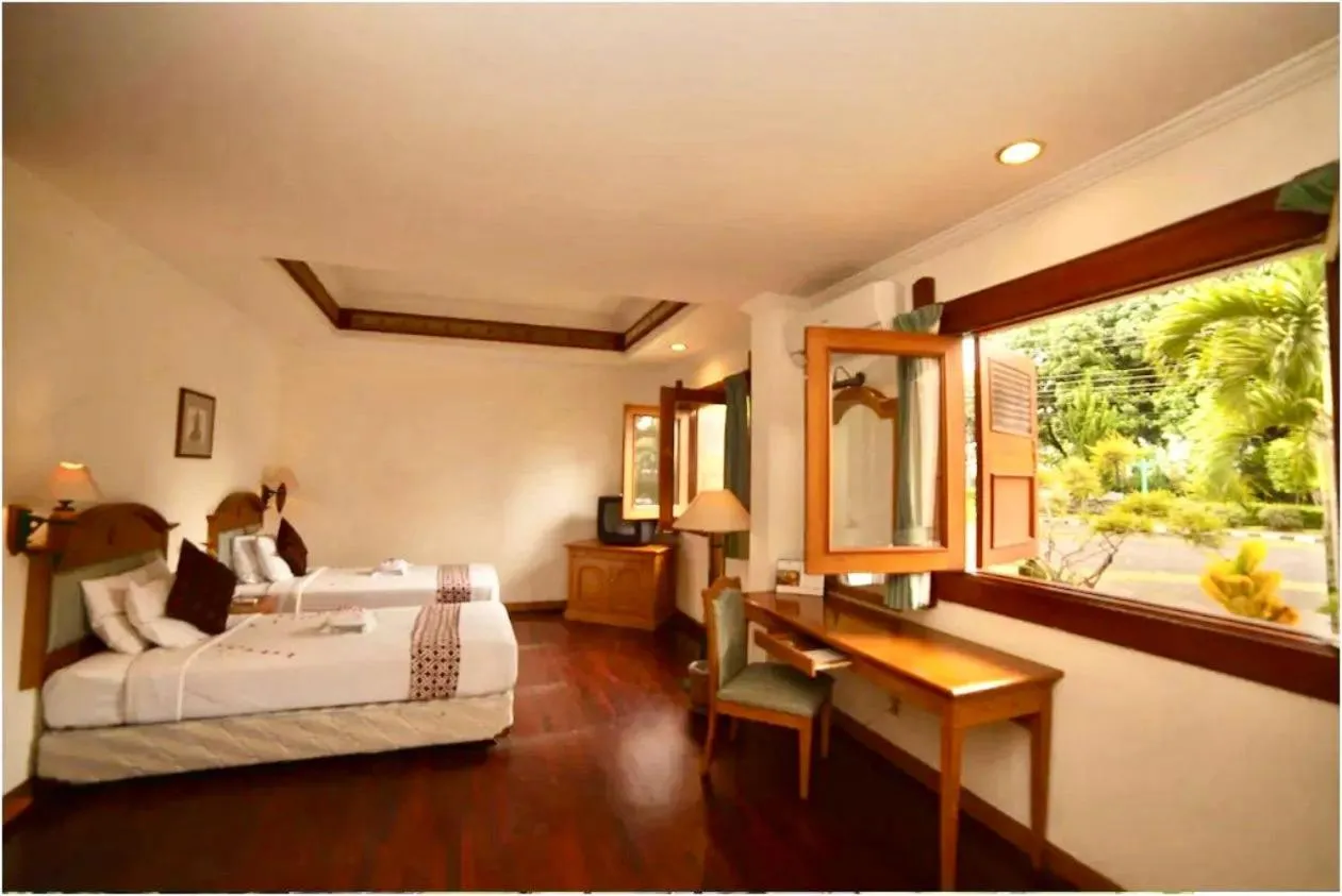 Bedroom, Bed in Kresna Hotel