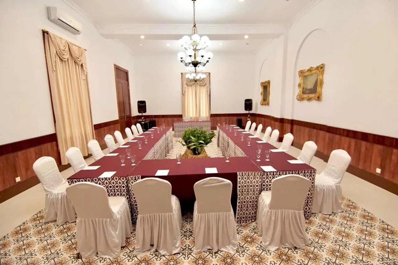 Meeting/conference room in Kresna Hotel