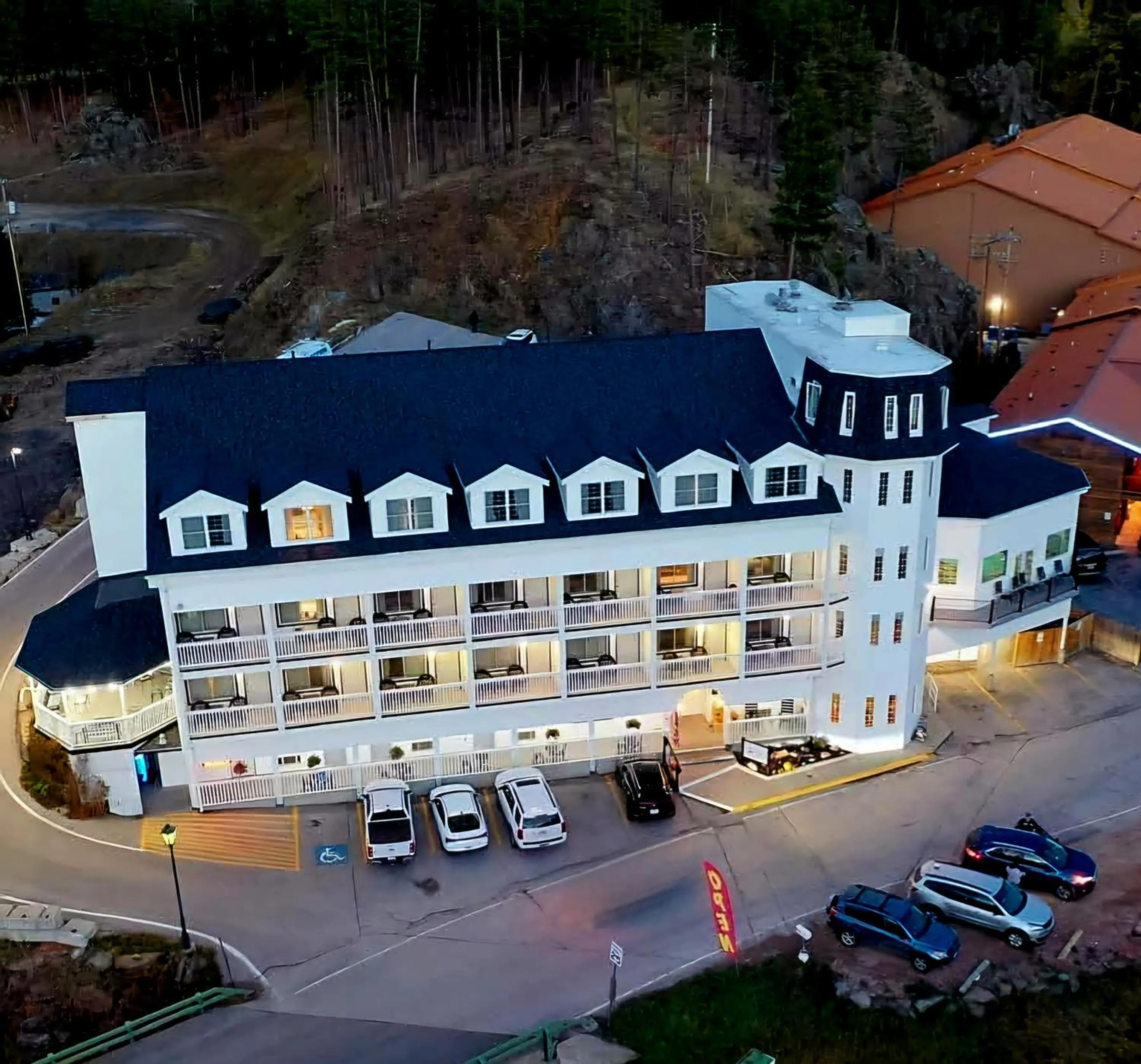 Roosevelt Inn Mount Rushmore