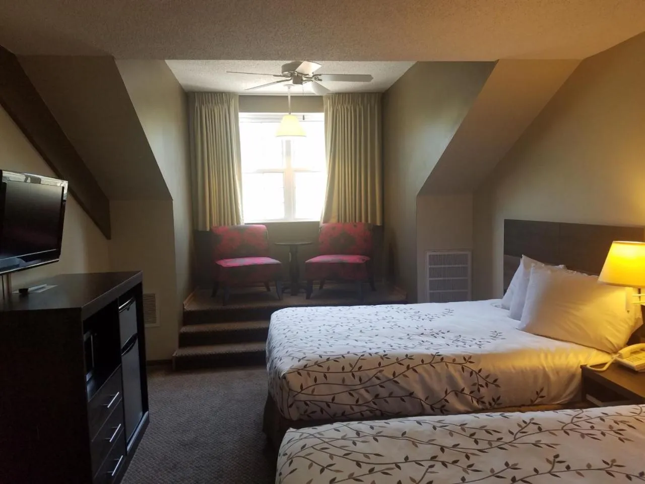 Mountain view, Bed in Roosevelt Inn Mount Rushmore