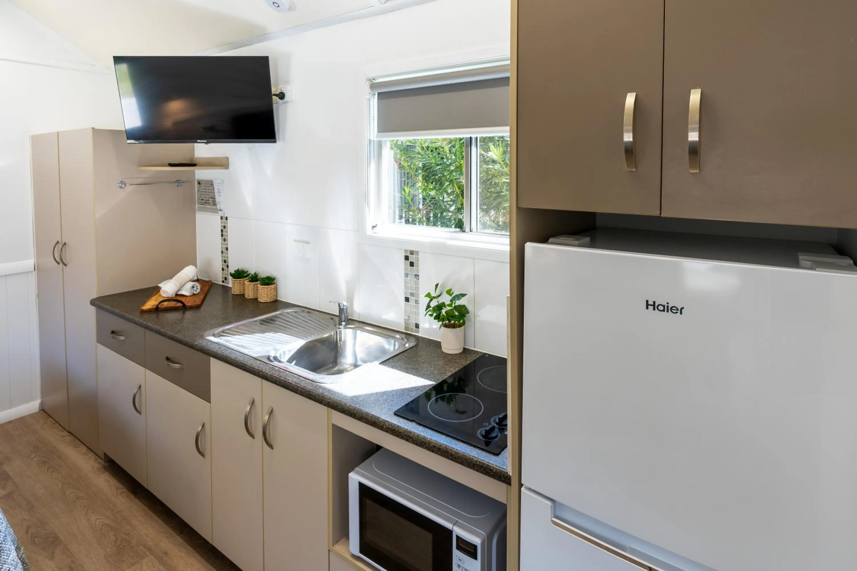 TV and multimedia in BIG4 Tasman Holiday Parks - Rowes Bay