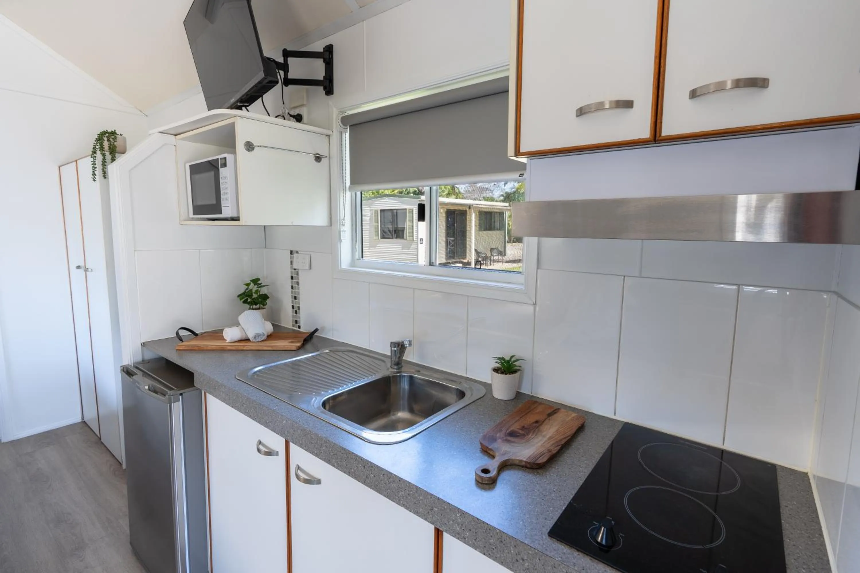 Kitchen or kitchenette in BIG4 Tasman Holiday Parks - Rowes Bay
