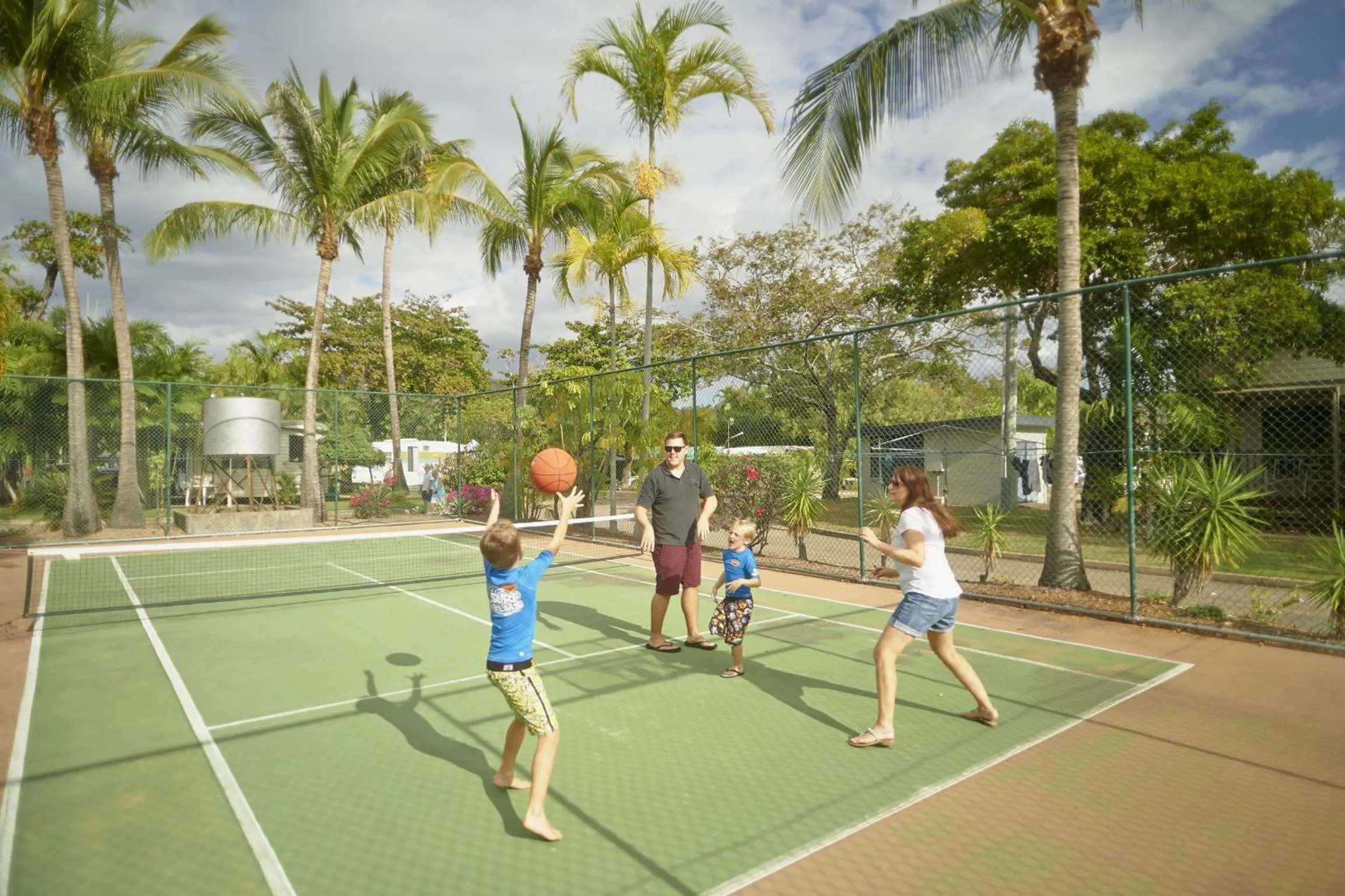 Tennis court in BIG4 Tasman Holiday Parks - Rowes Bay