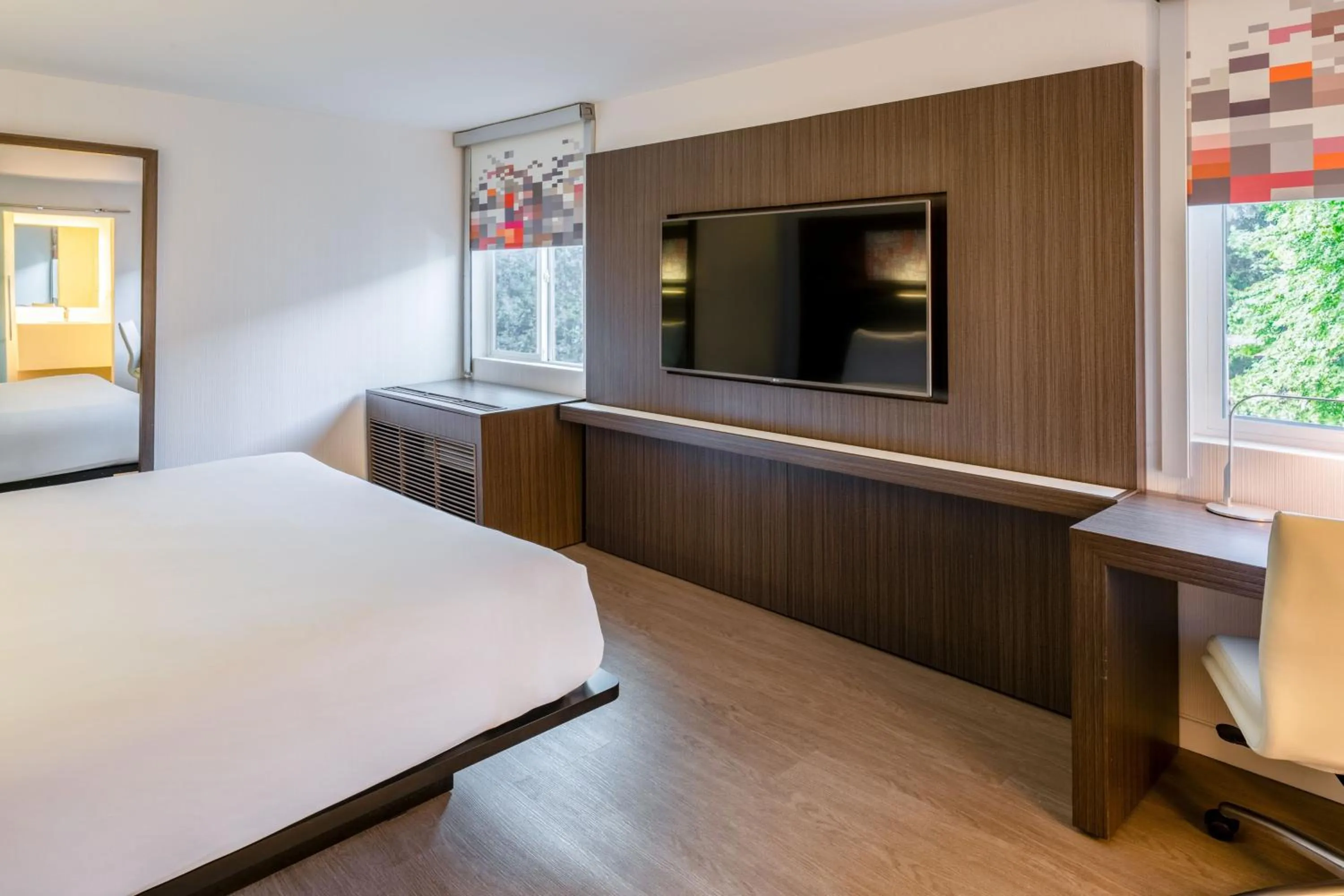 Photo of the whole room, Bed in Aloft Sunnyvale