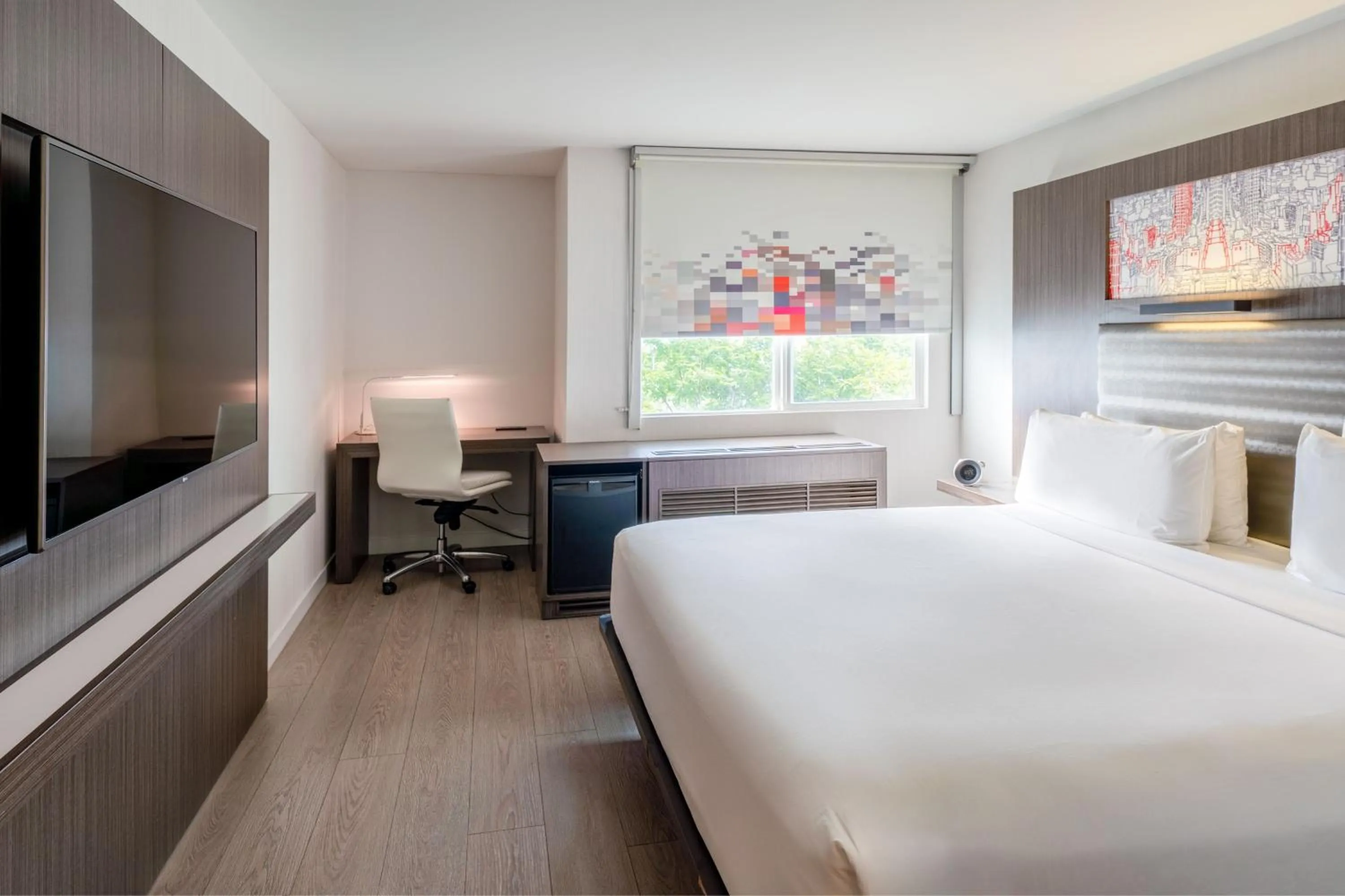 Photo of the whole room, Bed in Aloft Sunnyvale