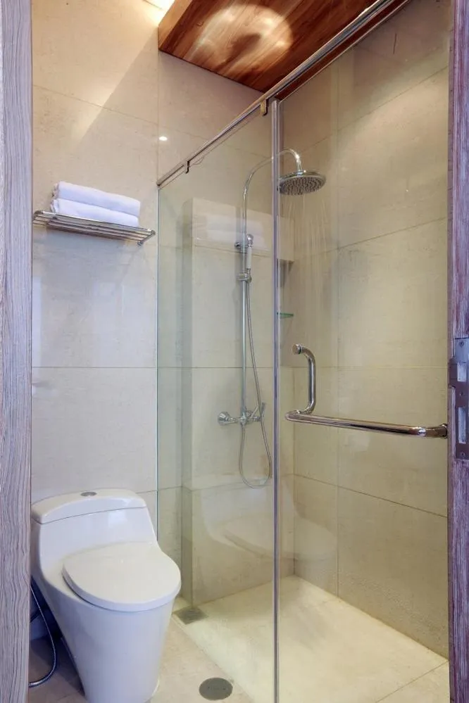 Shower in Mahogany Hotel