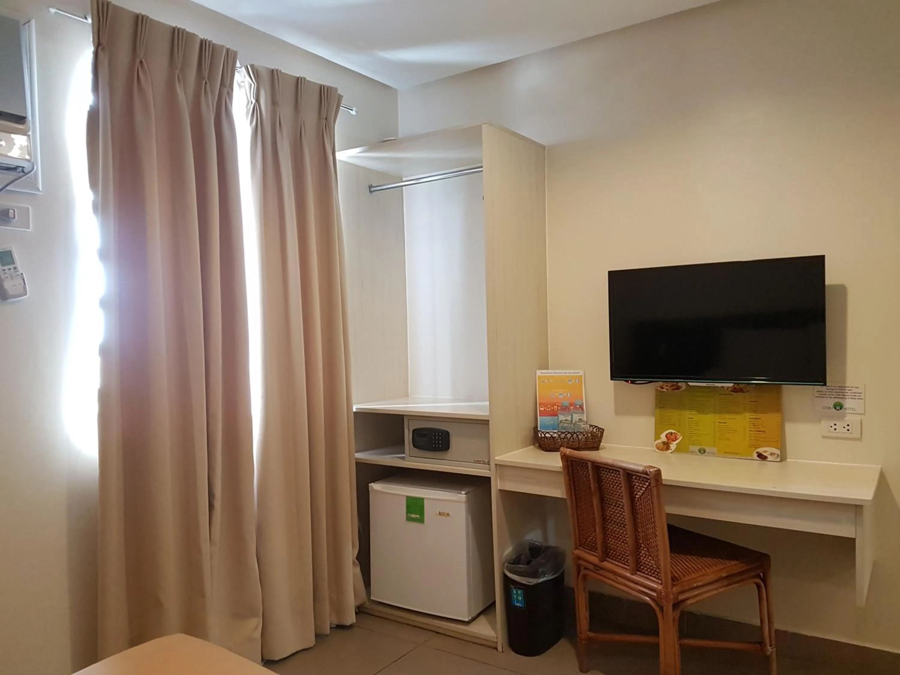 Photo of the whole room in Cebu R Hotel Mabolo