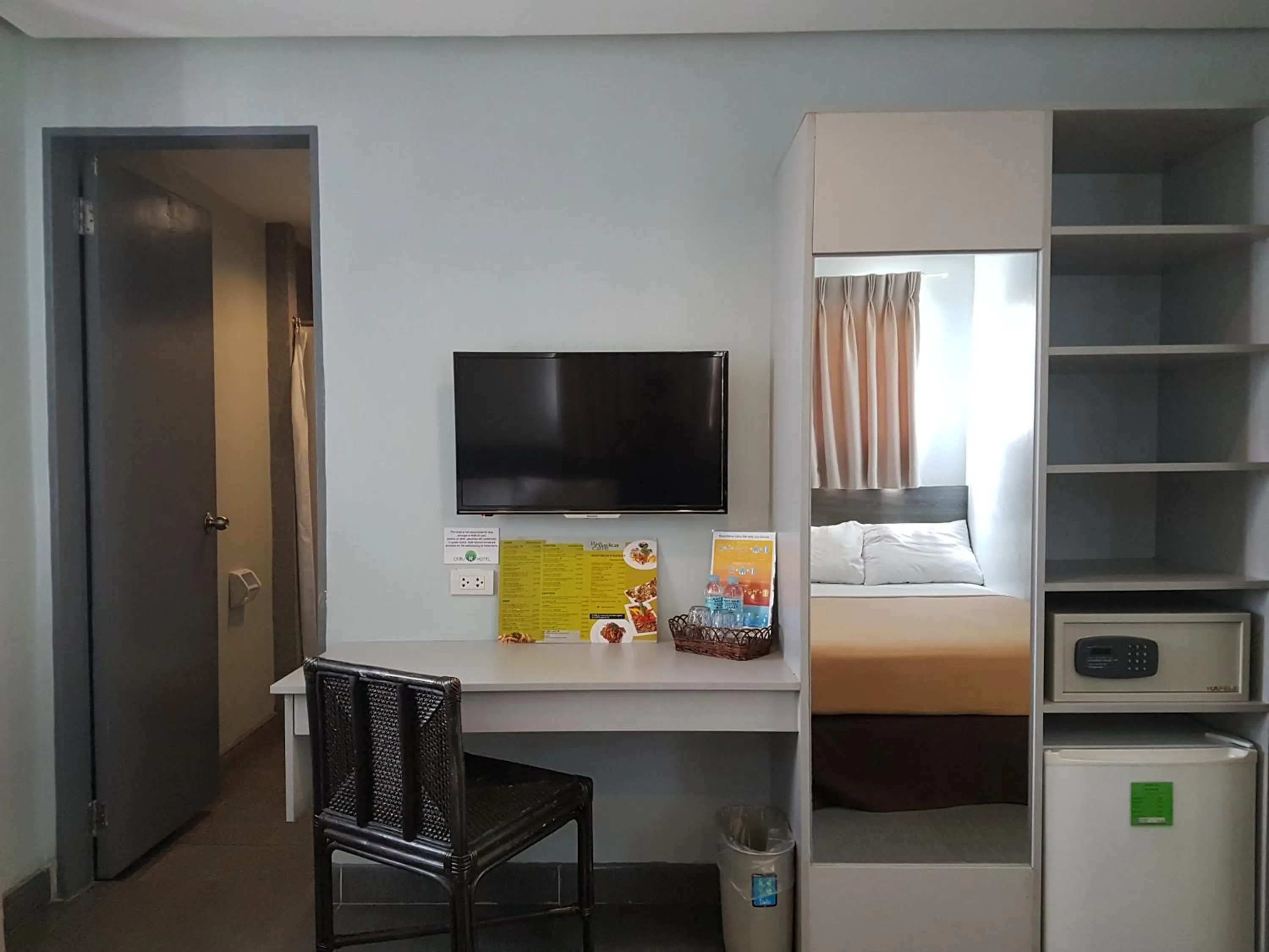 Photo of the whole room in Cebu R Hotel Mabolo