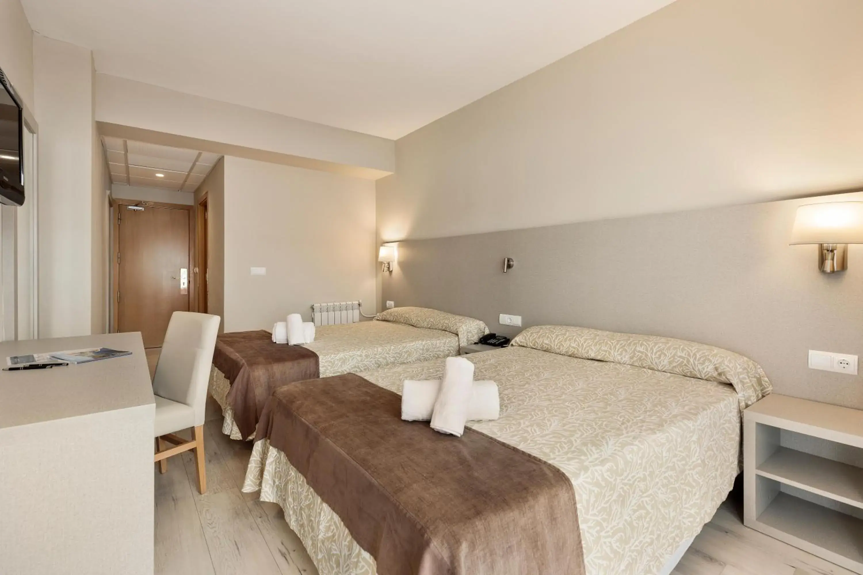 Double or Twin Room without a view (2 Adults) in Hotel Best Cap Salou Double or Twin Room without a view (2 Adults) in Hotel Best Cap Salou