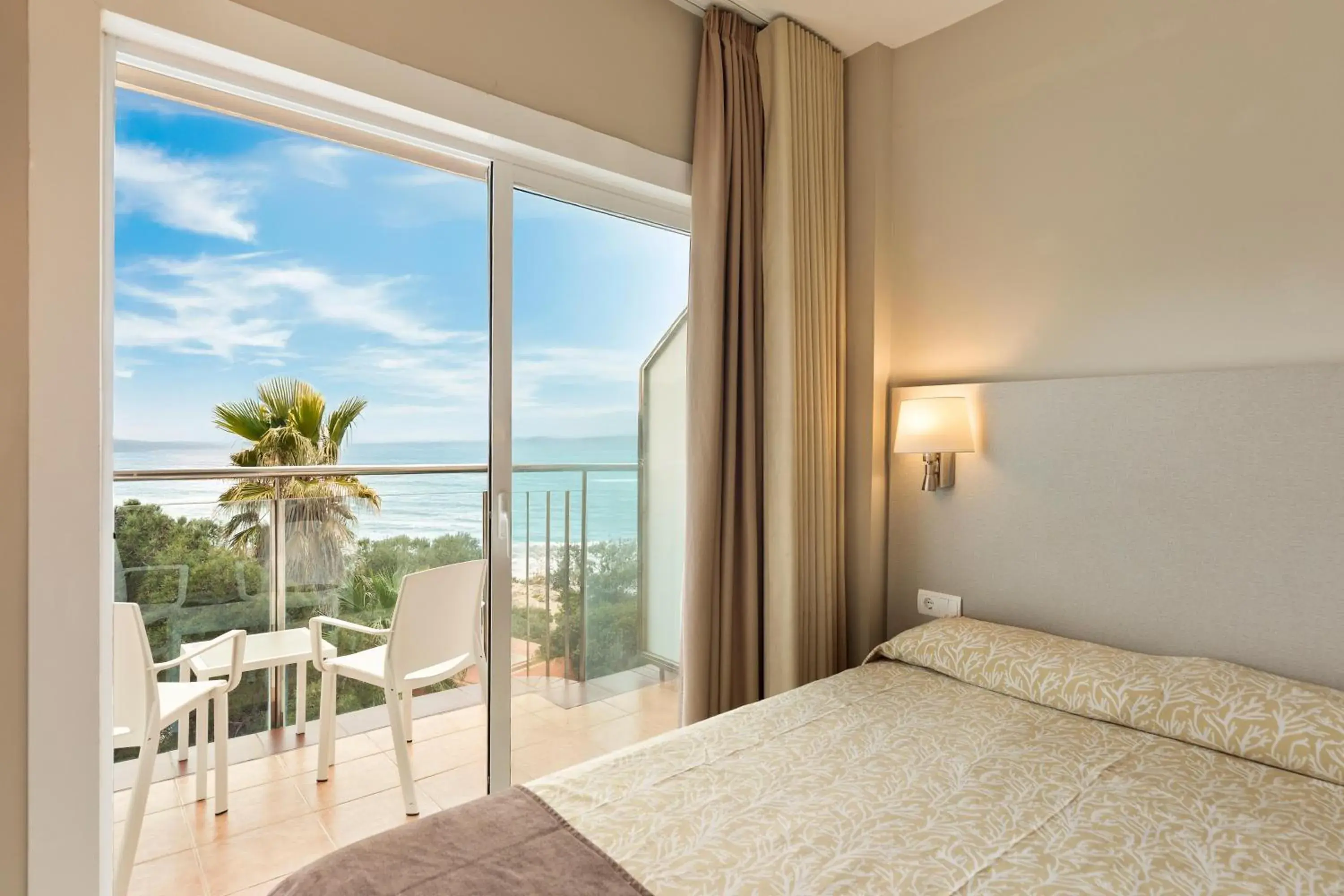 Double Room with Sea View (3 Adults) in Hotel Best Cap Salou Double Room with Sea View (3 Adults) in Hotel Best Cap Salou