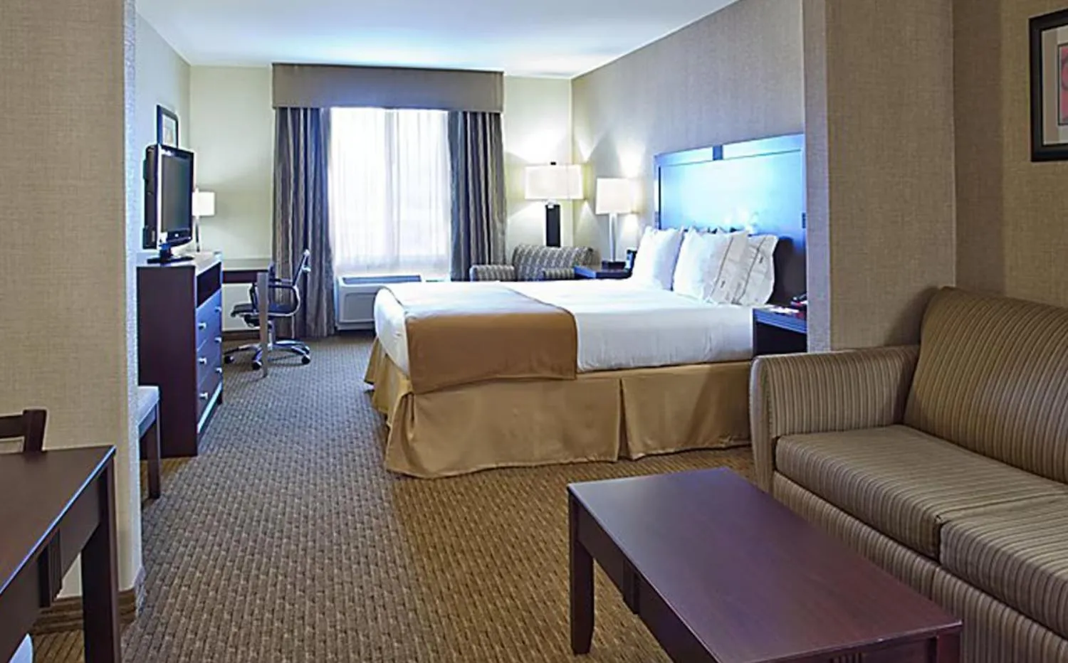 Bed in Blue Way Inn Eagan Extended Stay